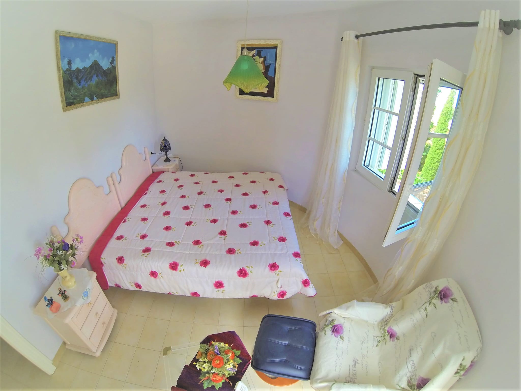 Preciosa y soleada villa en venta a 1200 metros del centro de Denia.