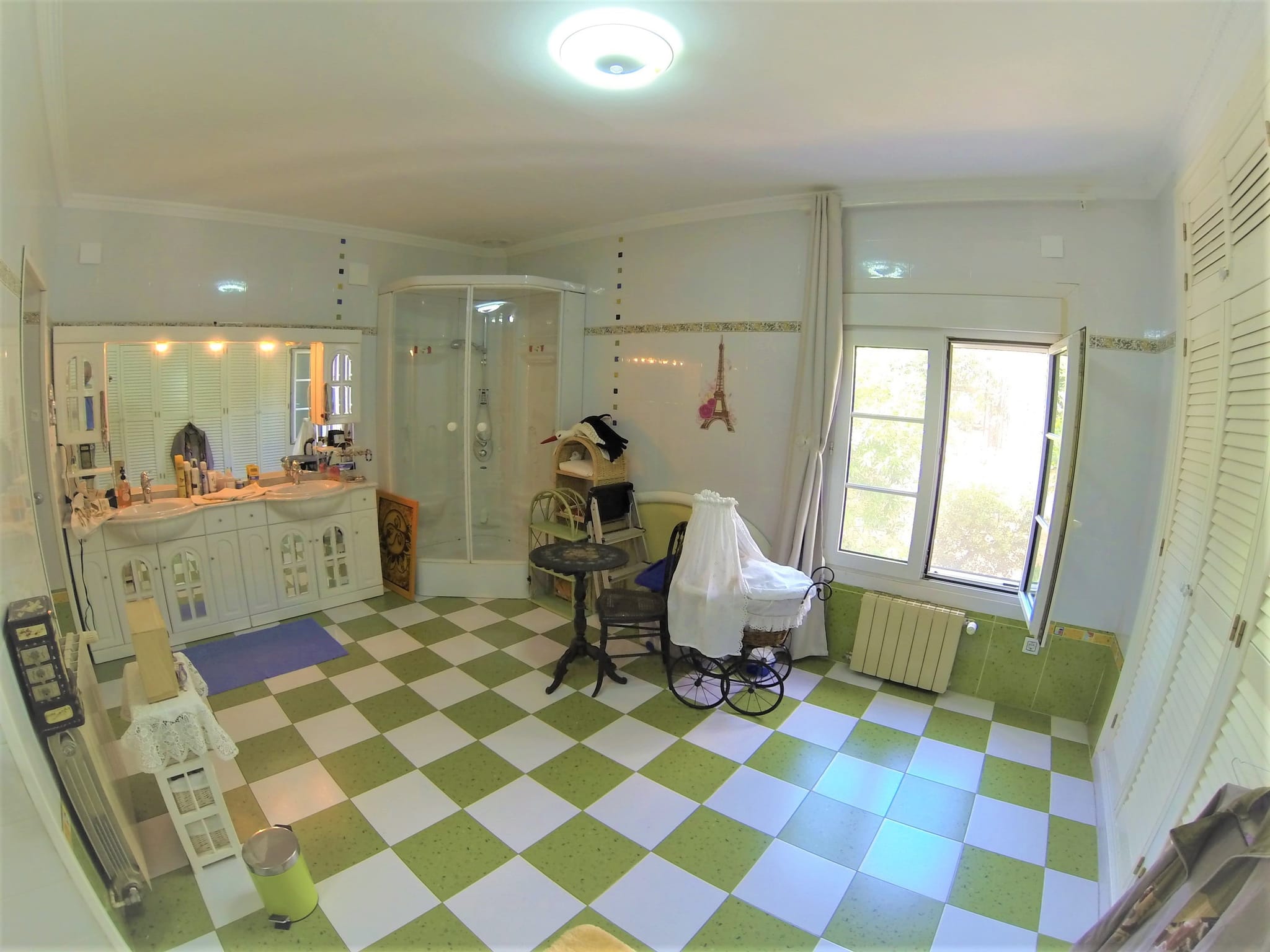 Preciosa y soleada villa en venta a 1200 metros del centro de Denia.