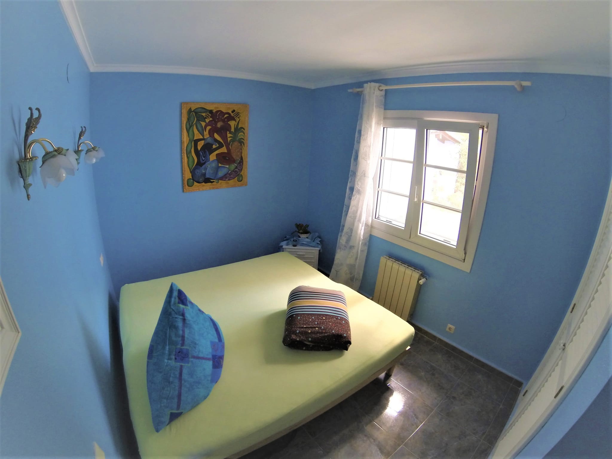 Preciosa y soleada villa en venta a 1200 metros del centro de Denia.