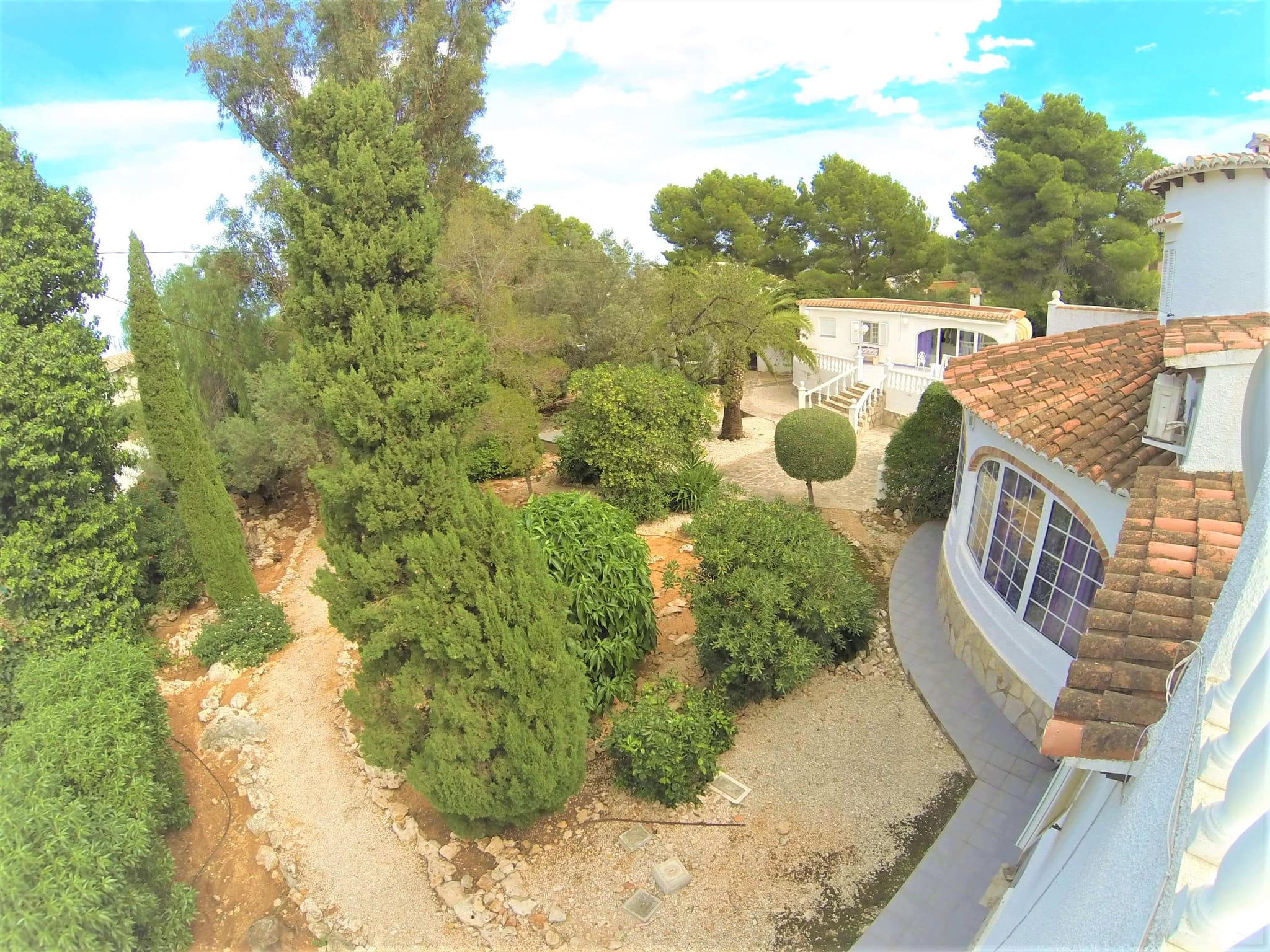 Preciosa y soleada villa en venta a 1200 metros del centro de Denia.