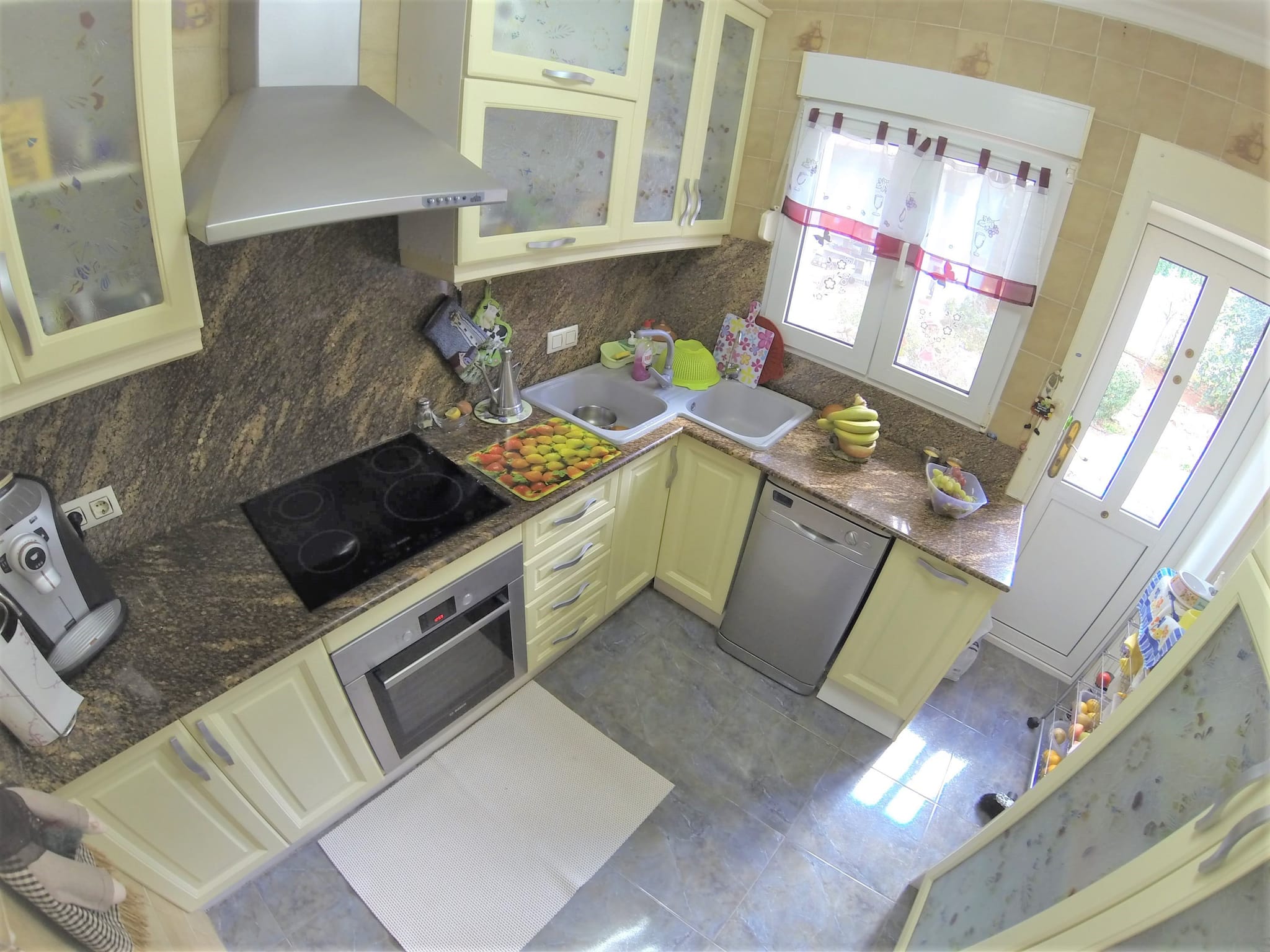 Preciosa y soleada villa en venta a 1200 metros del centro de Denia.