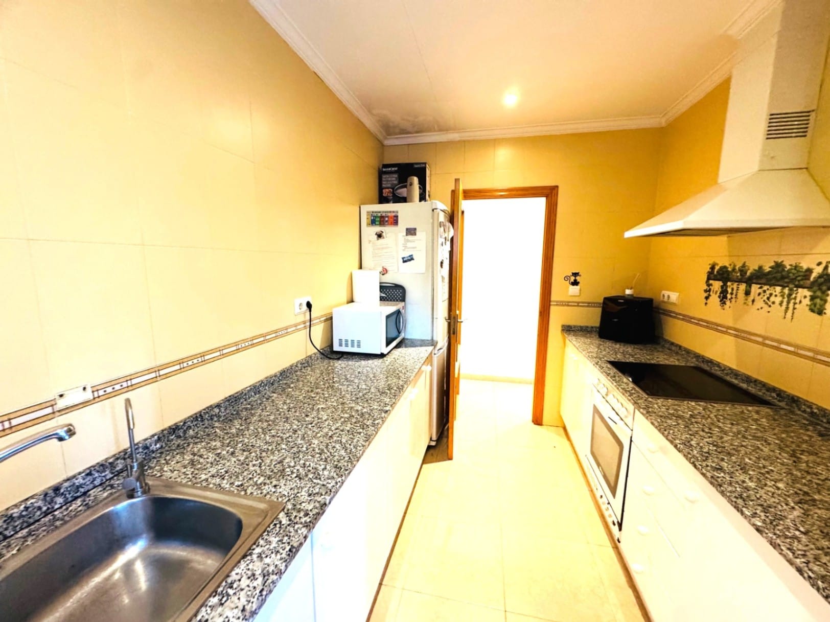 Apartamento planta baja con piscina urbanización la Vela
