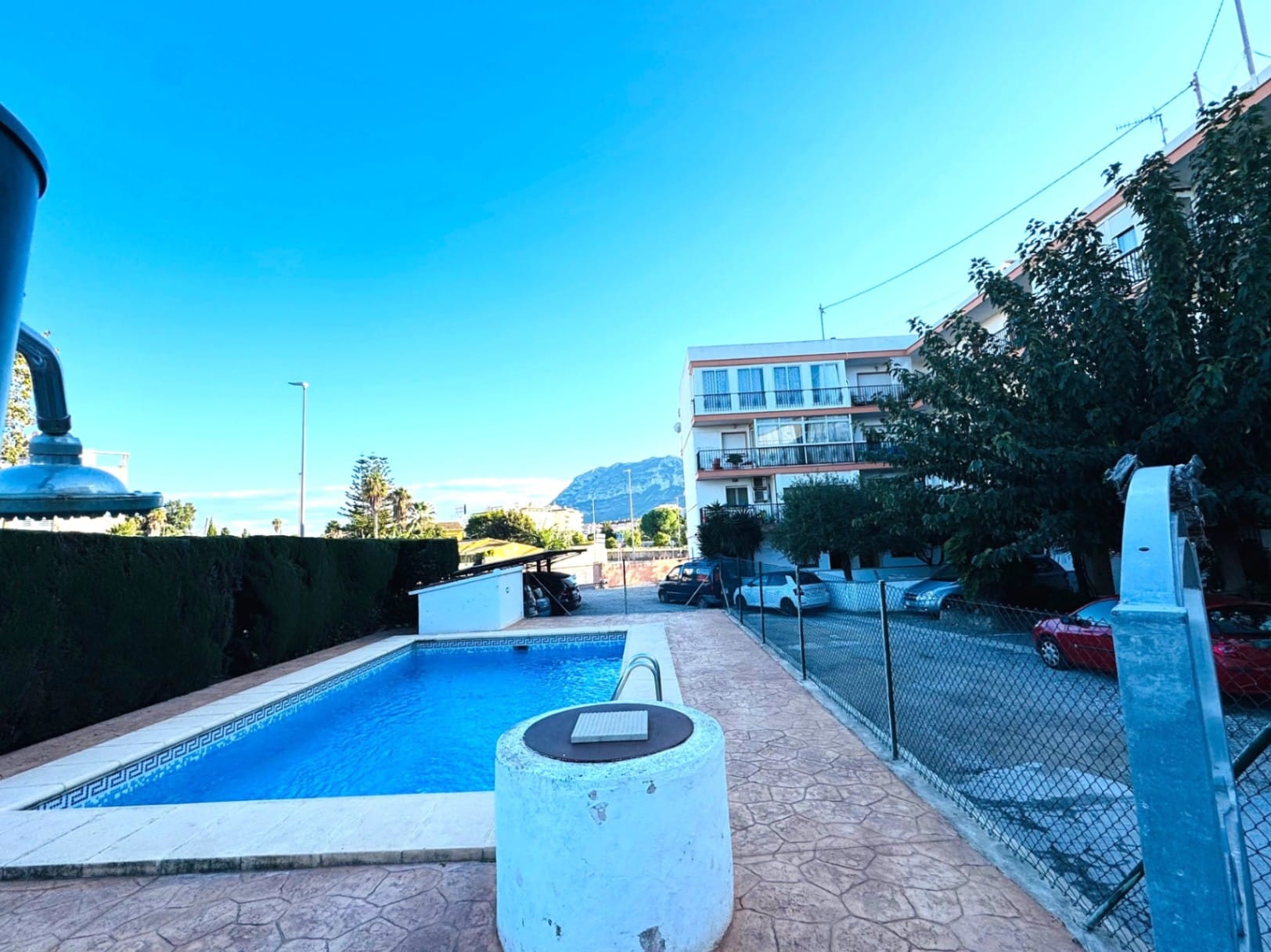 Apartamento planta baja con piscina urbanización la Vela