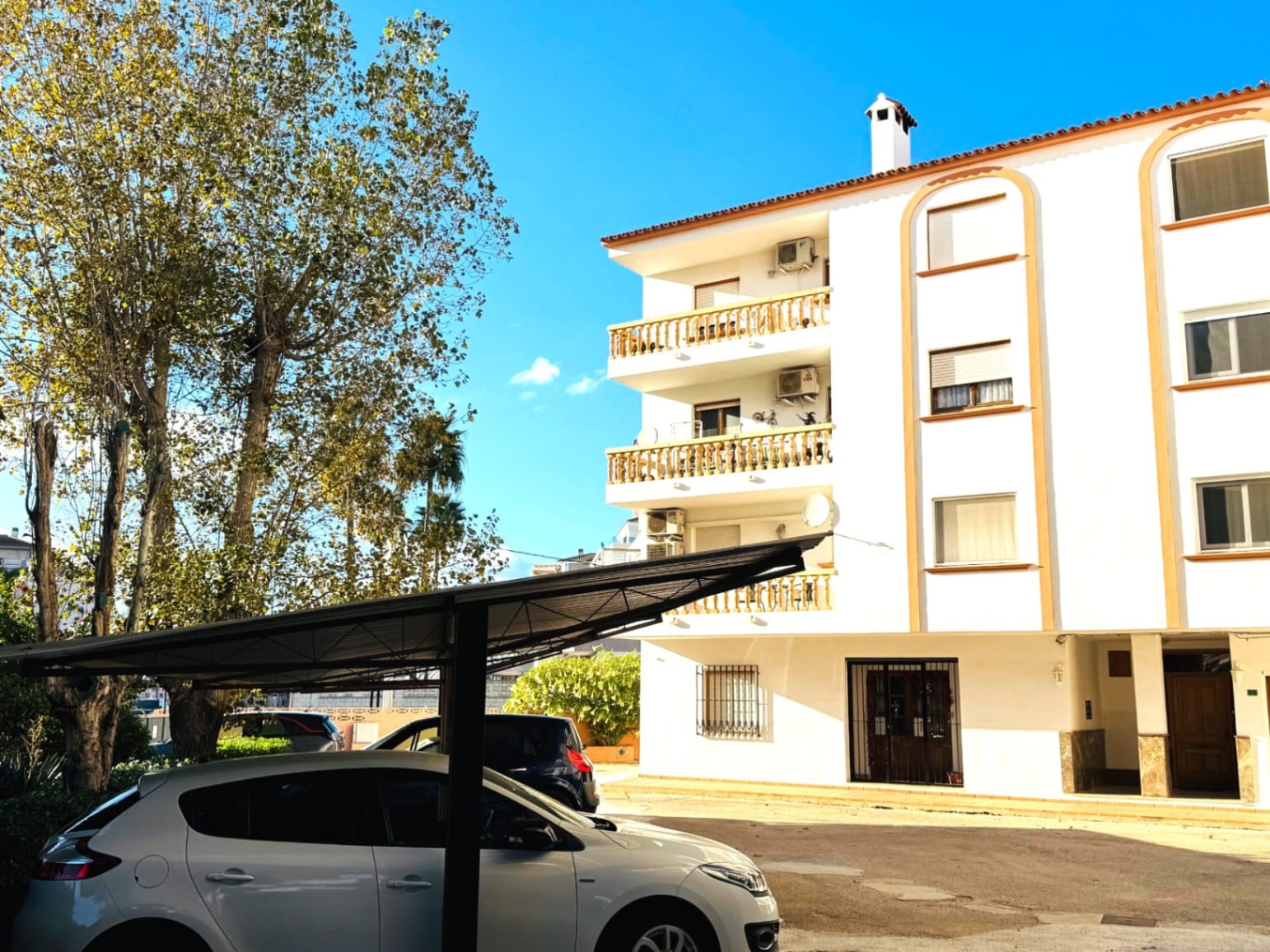 Apartamento planta baja con piscina urbanización la Vela