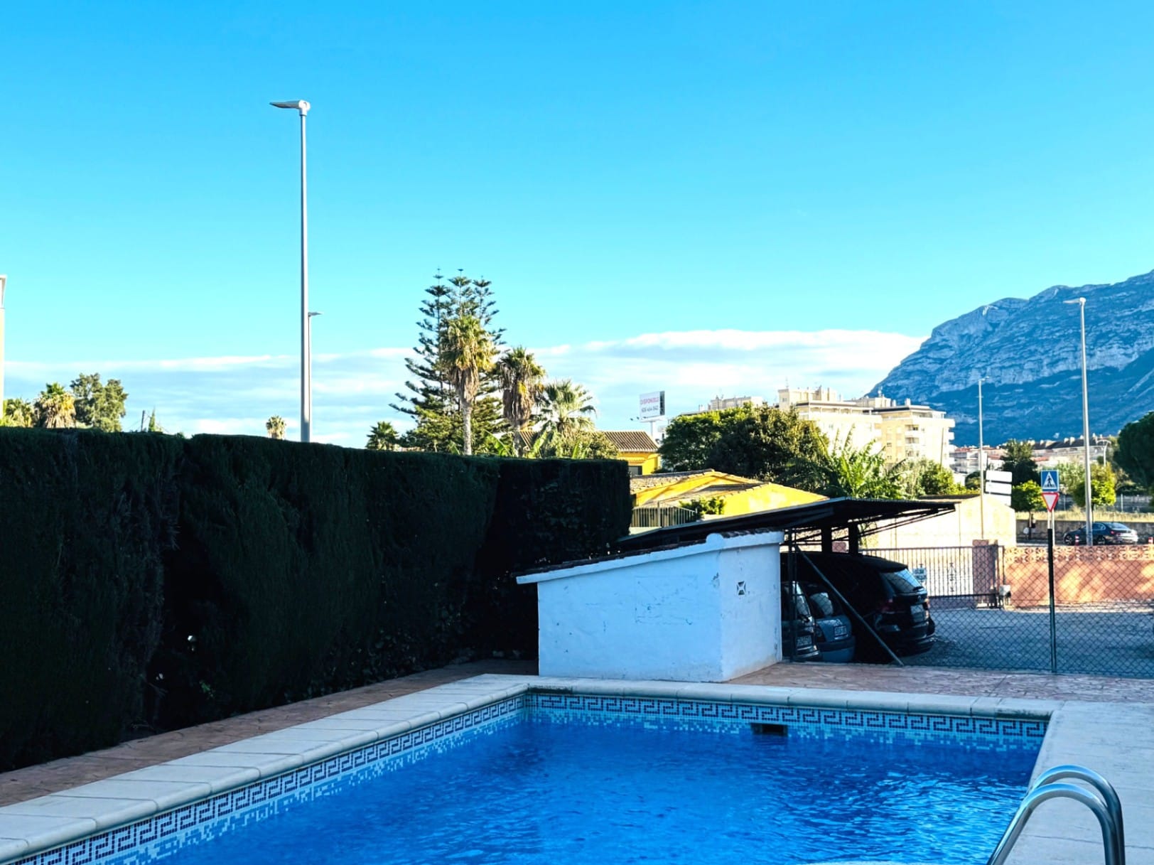 Apartamento planta baja con piscina urbanización la Vela