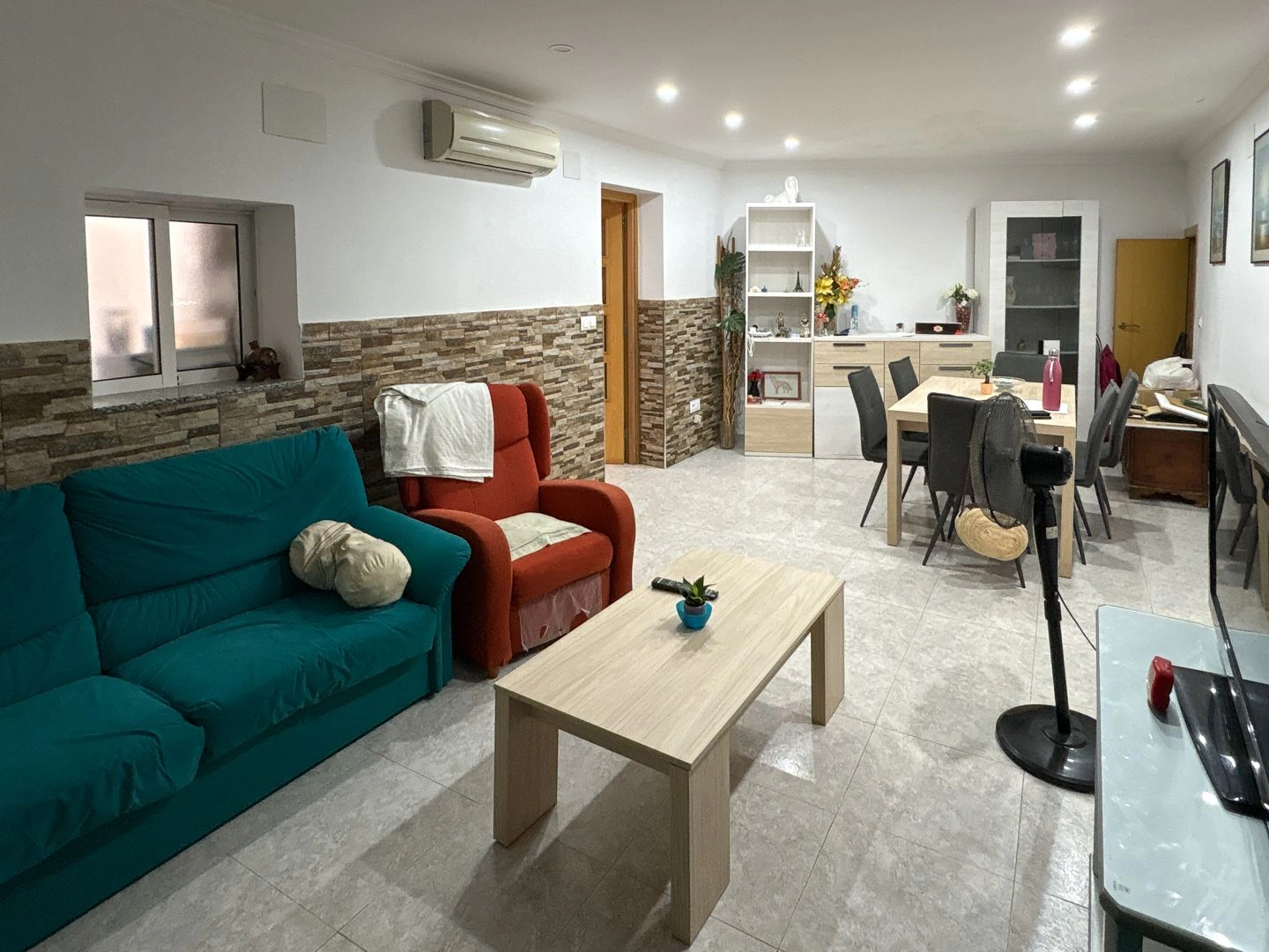 Auténtica casa de planta baja en Baix la Mar: junto al puerto y el corazón gastronómico de Dénia.