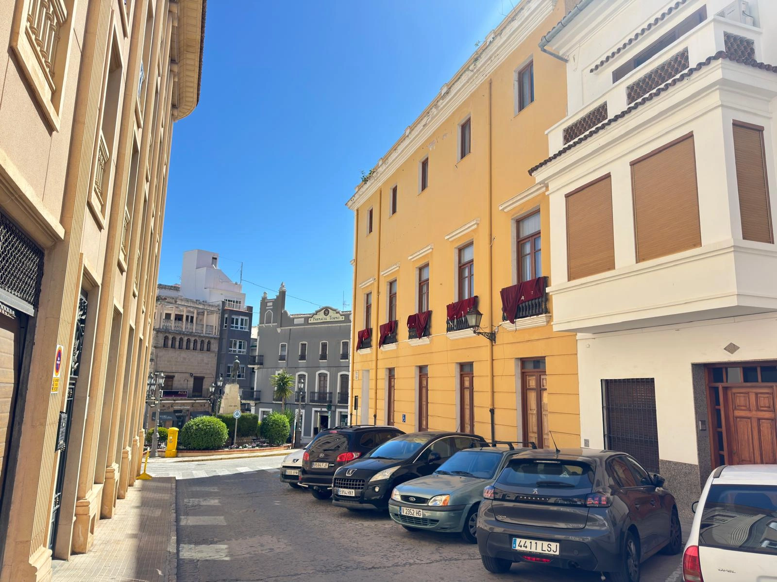 Oportunidad única en el centro de Oliva, a solo dos minutos del ayuntamiento.