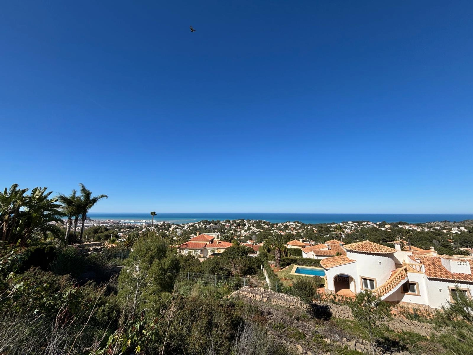 "Montgó House": Proyecto de Autor con Licencia Concedida y Vistas Infinitas en Dénia.