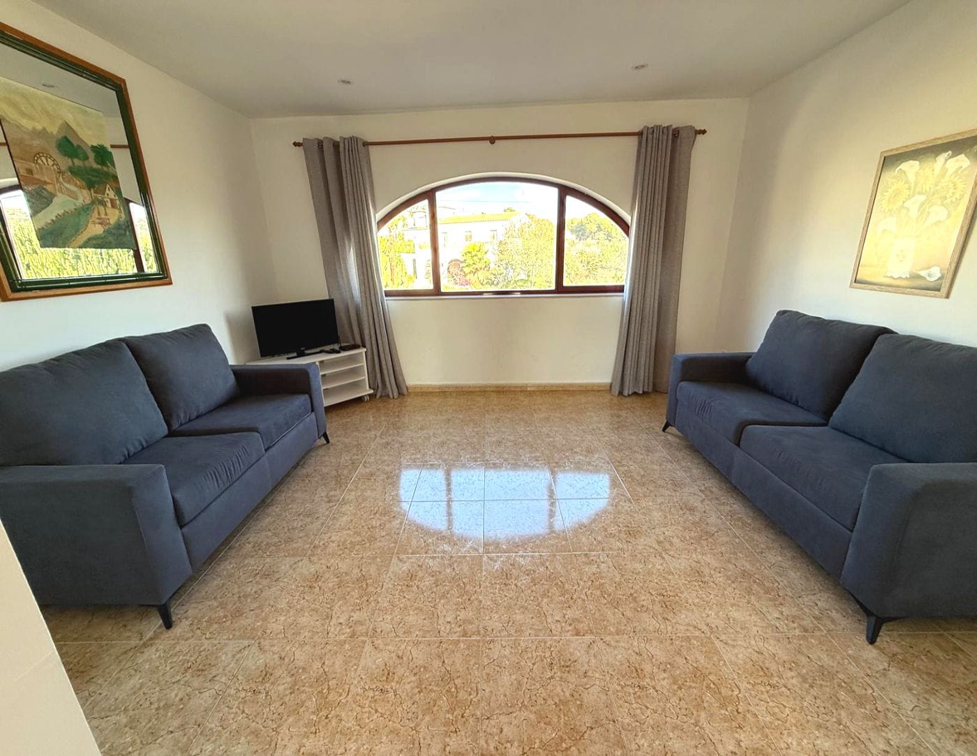 C417 - Magnífica villa con piscina y 11 habitaciones en una de las mejores zonas de Calpe
