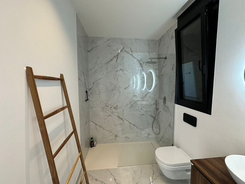 A347C - Preciosa villa de lujo y estilo moderno en Calpe