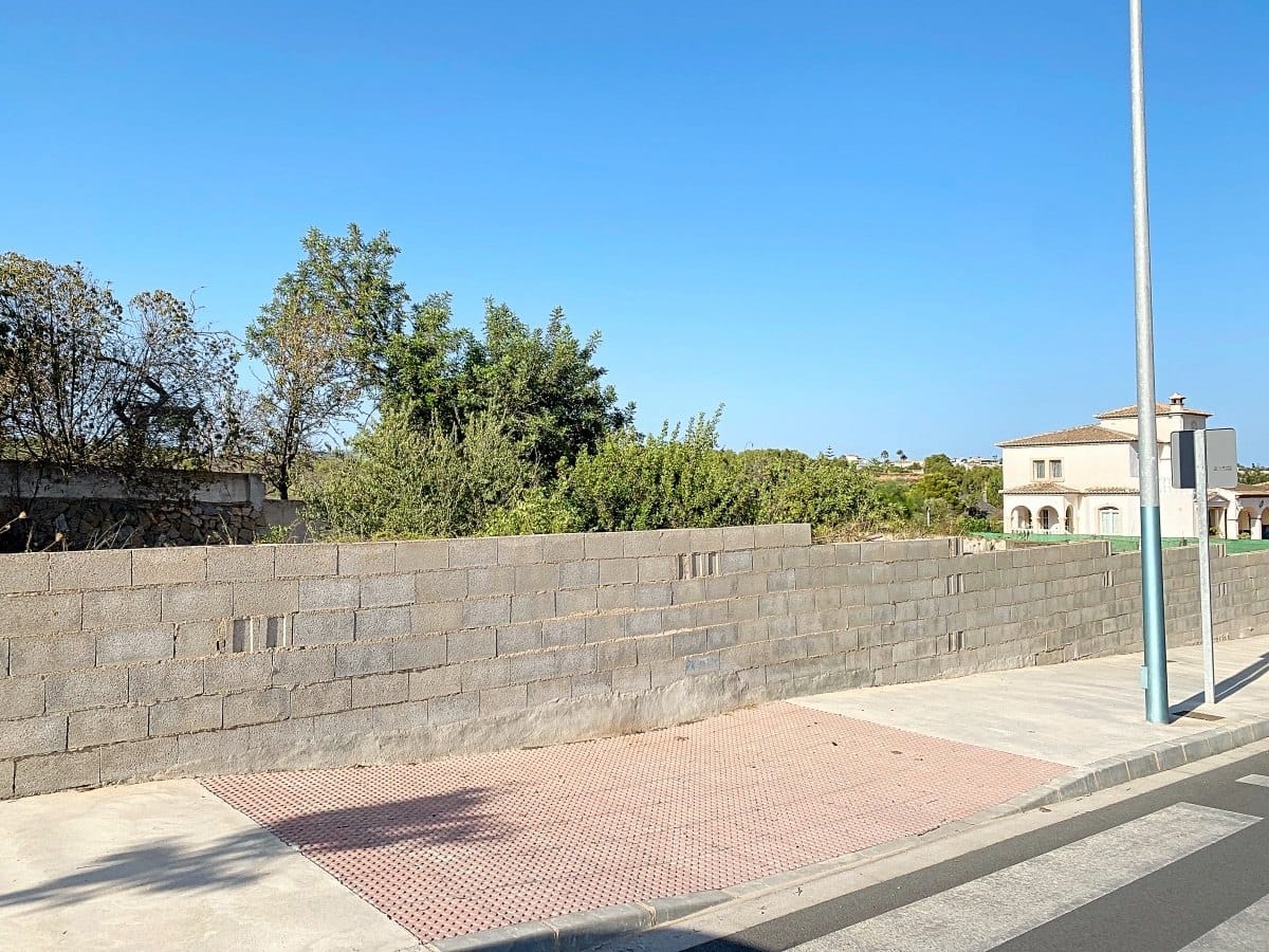 P108 - Działka na sprzedaż w Calpe, bardzo blisko centrum i usług.