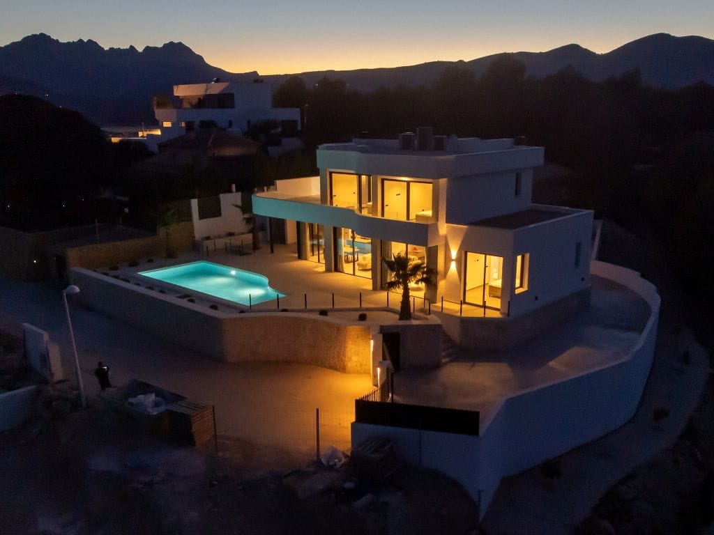 A347C - Preciosa villa de lujo y estilo moderno en Calpe