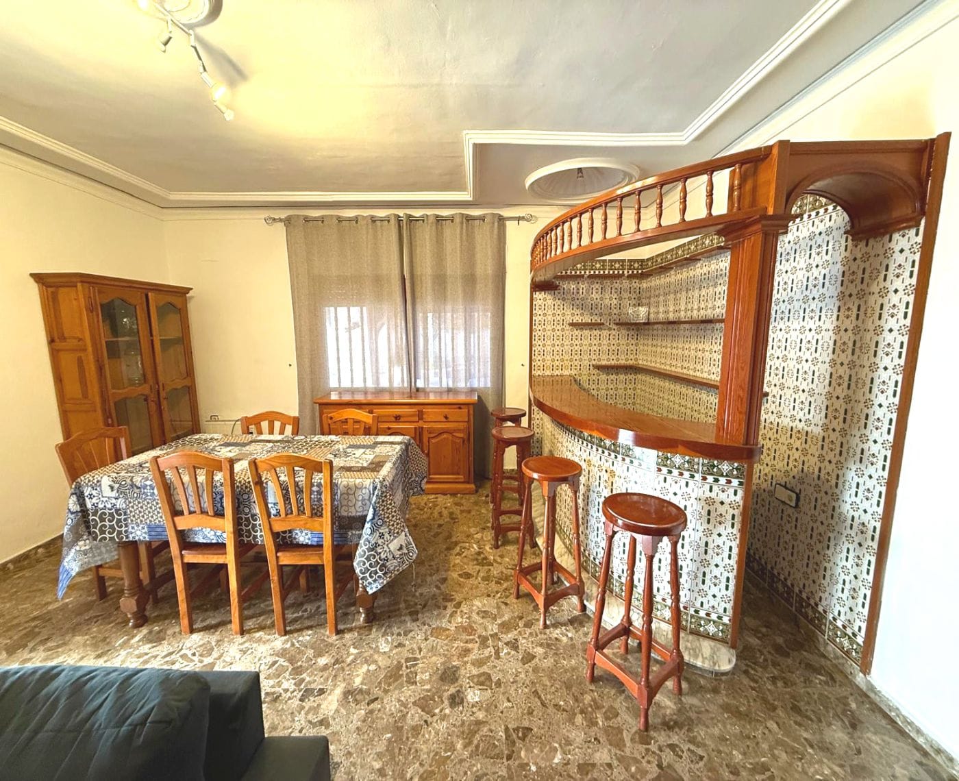 C417 - Magnífica villa con piscina y 11 habitaciones en una de las mejores zonas de Calpe