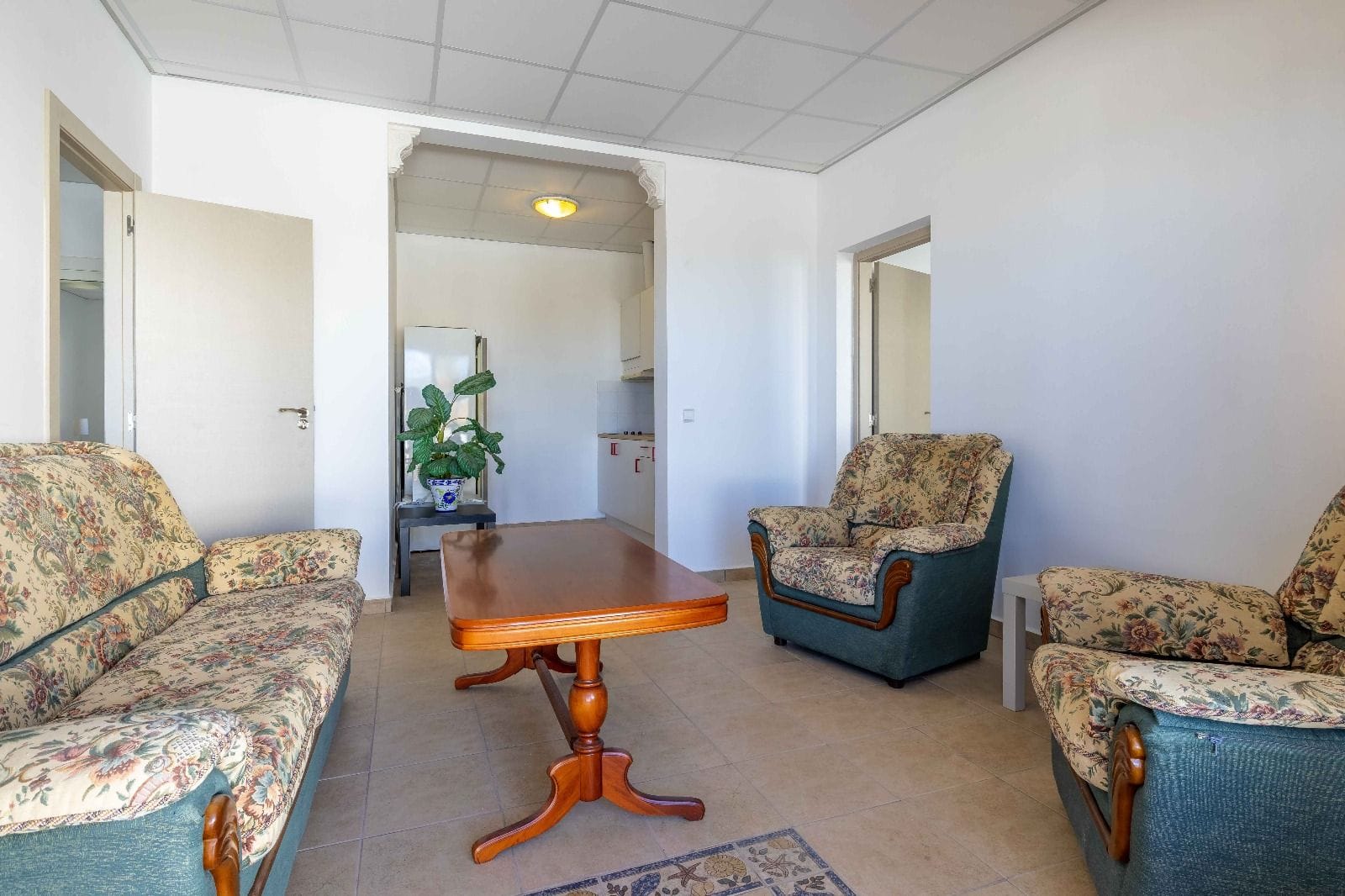 c416c - Chalet en venta con 4 dormitorios y jardín en excelente ubicación