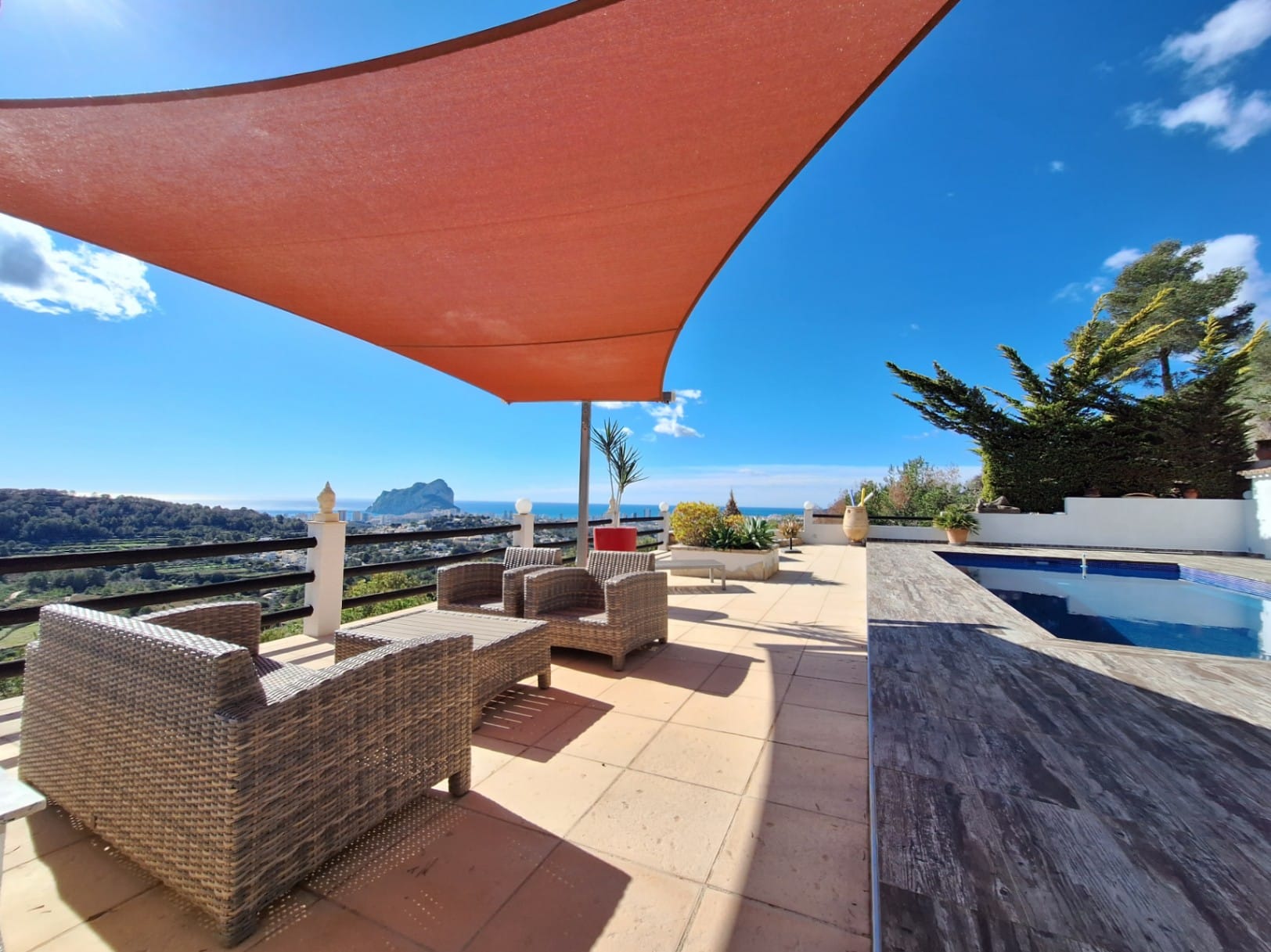 C383 - Villa con vistas panorámicas en Calpe