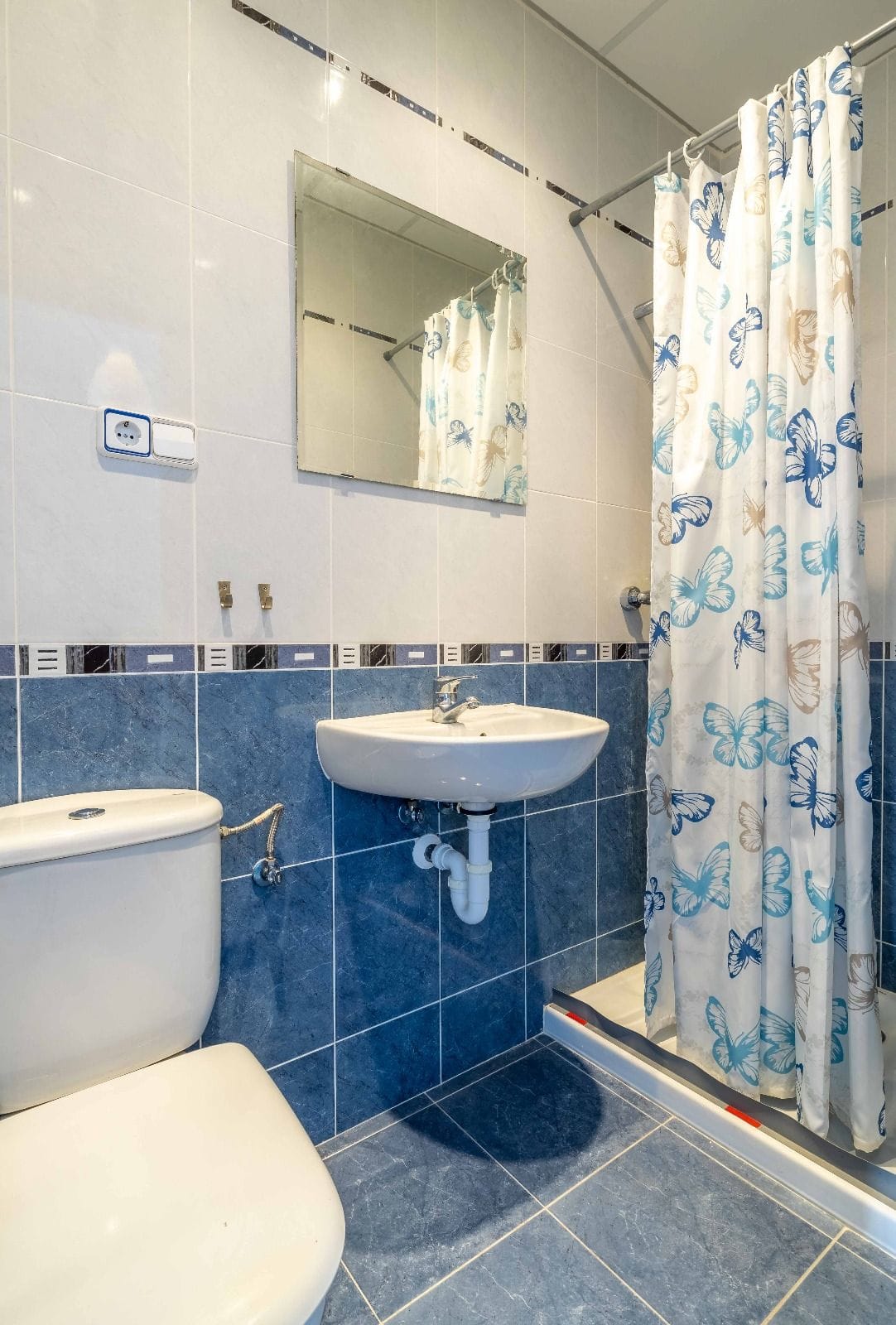c416c - Chalet en venta con 4 dormitorios y jardín en excelente ubicación