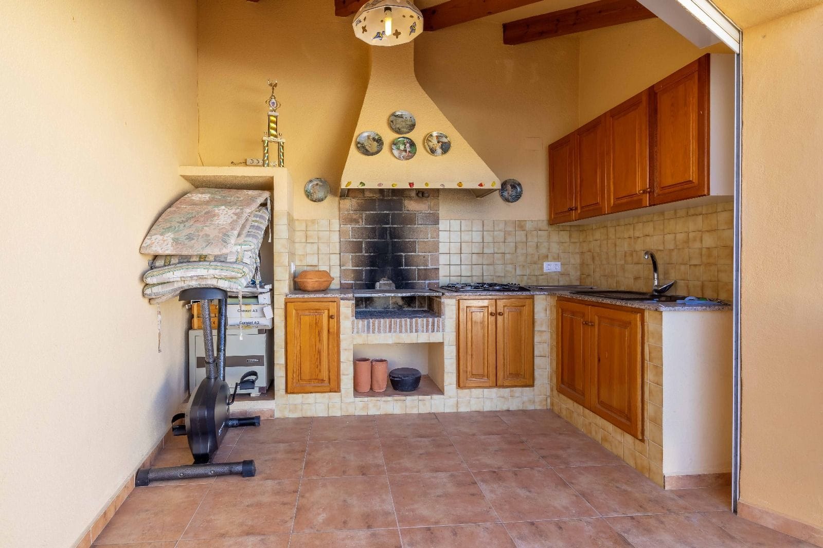 c416c - Chalet en venta con 4 dormitorios y jardín en excelente ubicación
