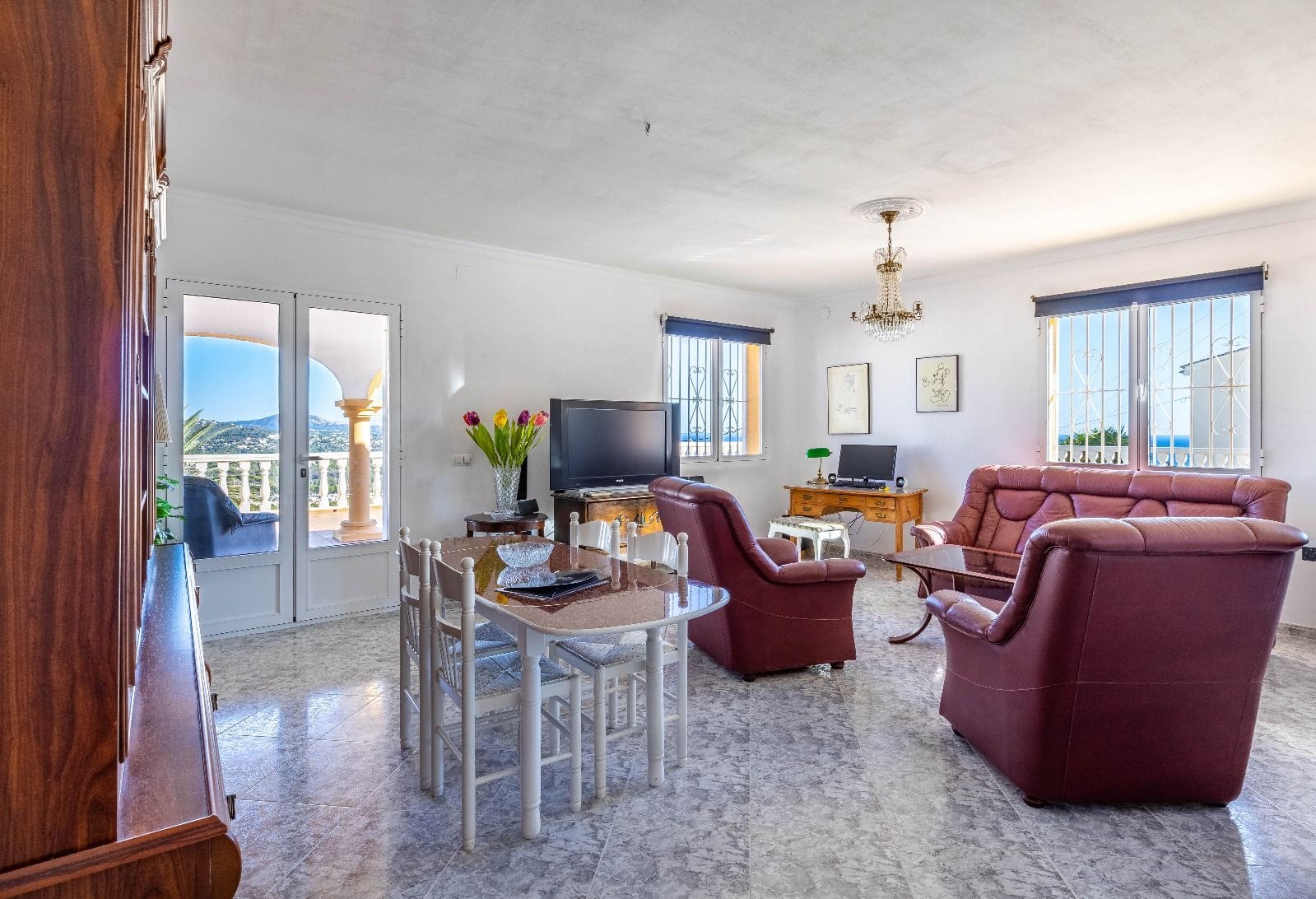 c416c - Chalet en venta con 4 dormitorios y jardín en excelente ubicación