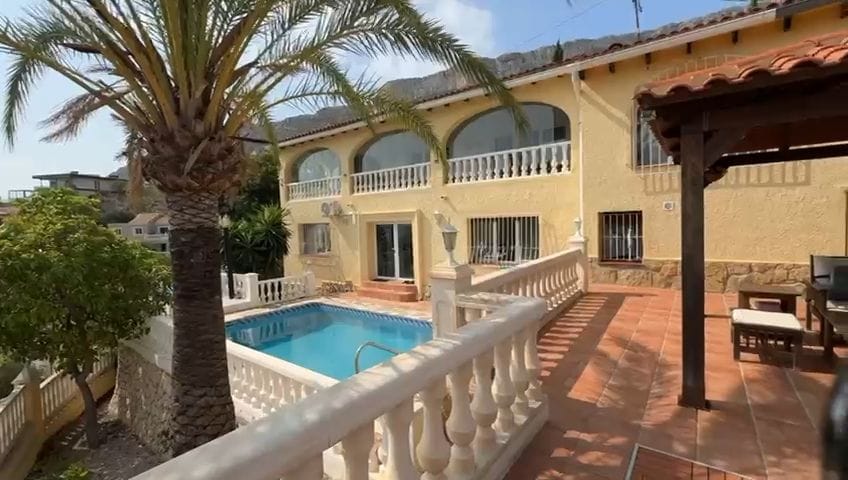 c398 - Preciosa villa en venta en Calpe con vistas al mar y 6 dormitorios