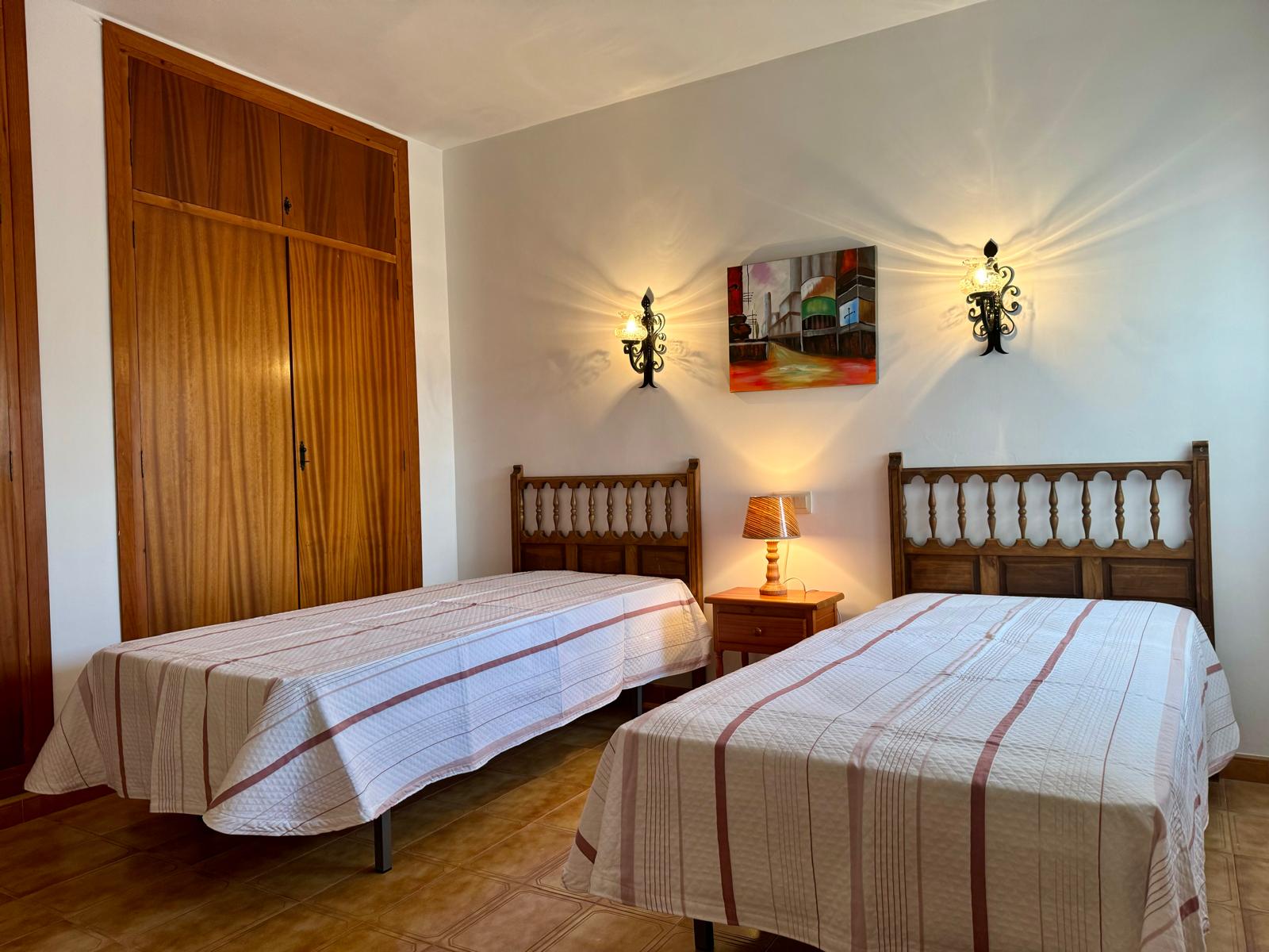 C372 - VILLA VISTA AL PEÑÓN SOBRE PUERTO BLANCO
