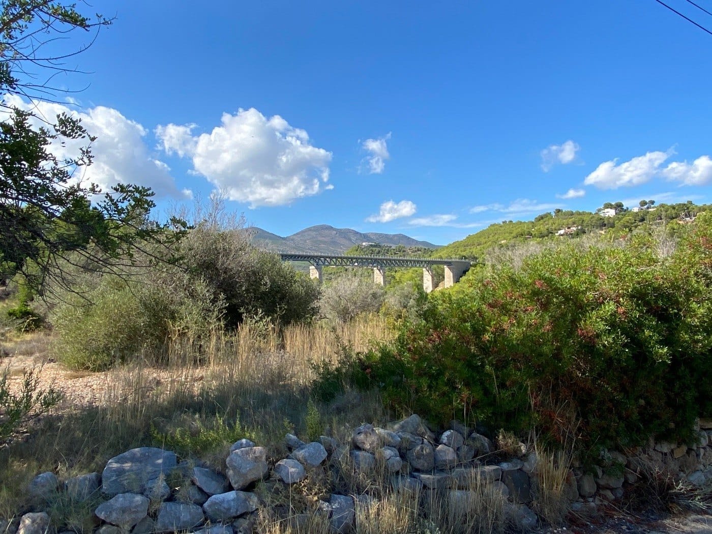 P104 - Rustikales Land gut gelegen, ziemlich flach, in ländlicher Gegend in der Nähe von Calpe.