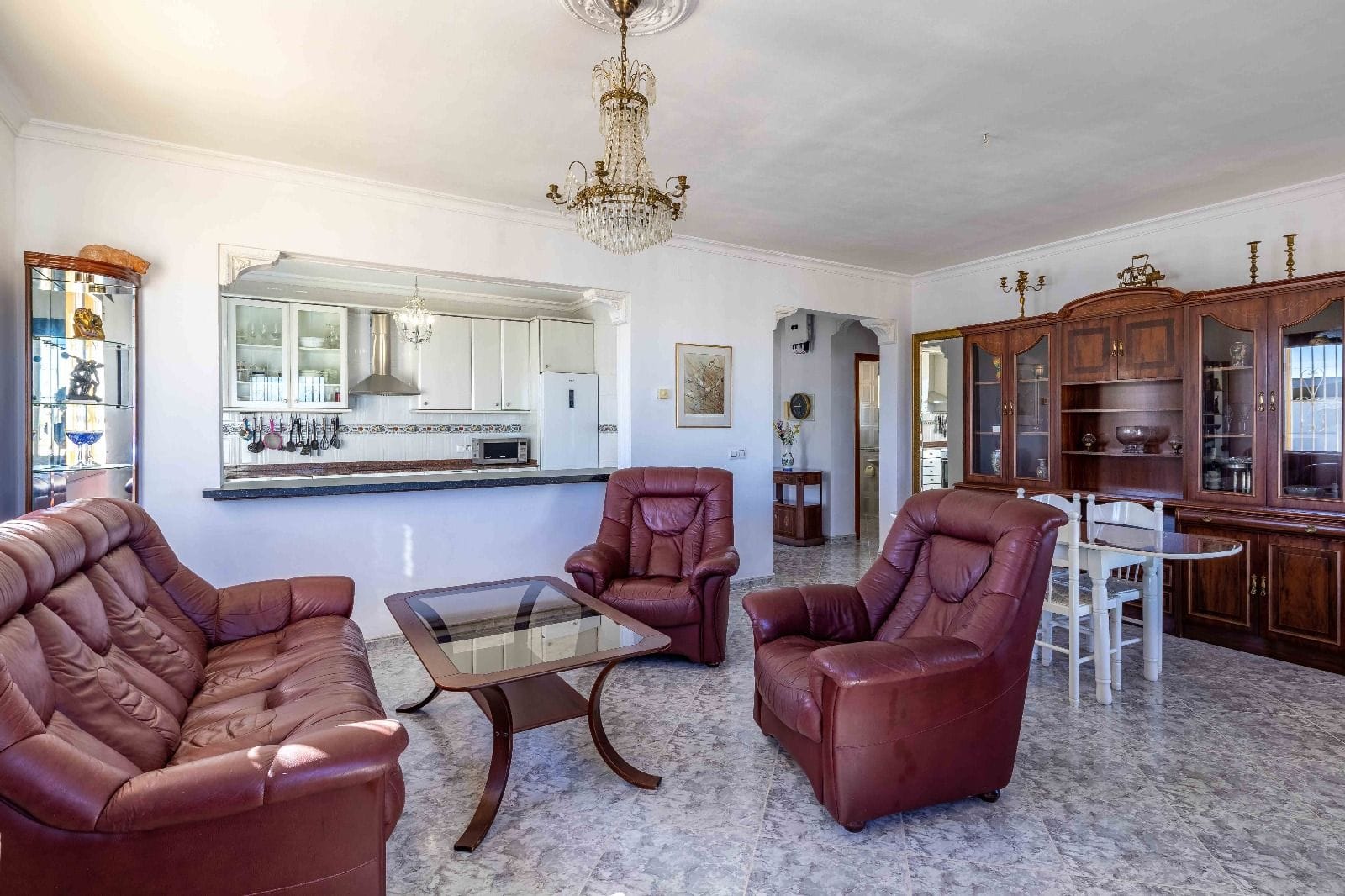 c416c - Chalet en venta con 4 dormitorios y jardín en excelente ubicación