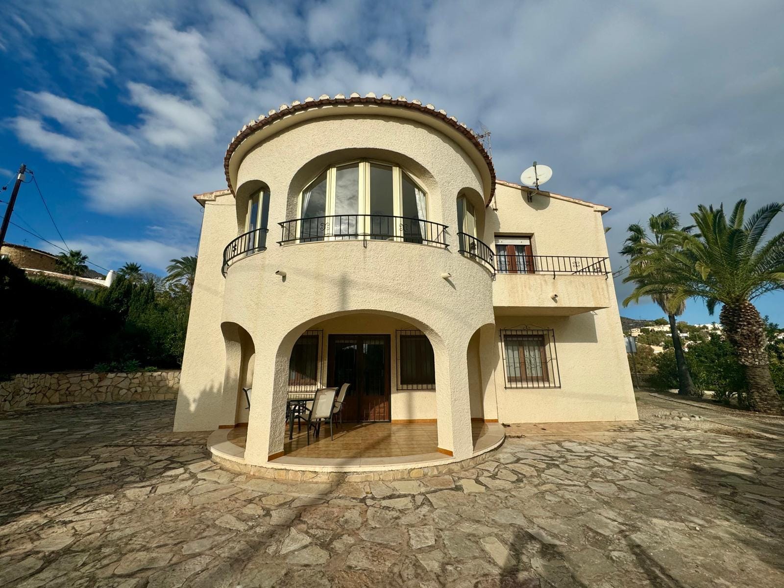 C372 - VILLA VISTA AL PEÑÓN SOBRE PUERTO BLANCO
