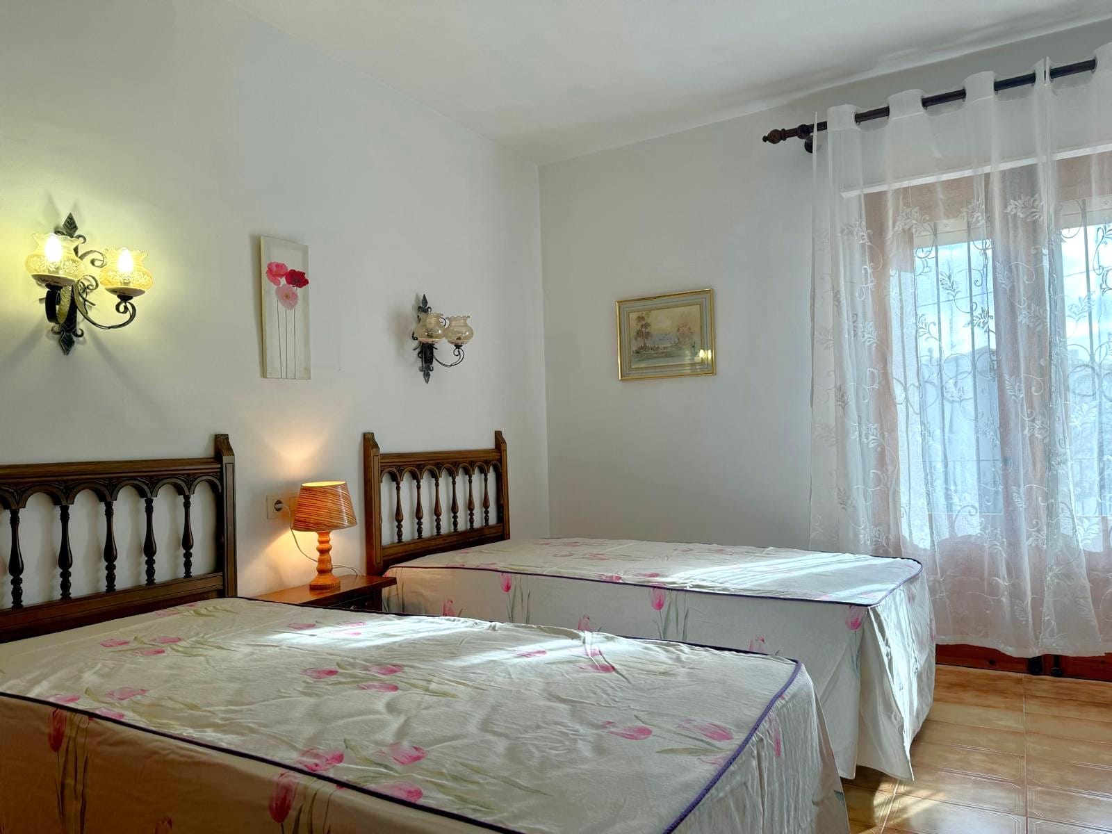 C372 - VILLA VISTA AL PEÑÓN SOBRE PUERTO BLANCO