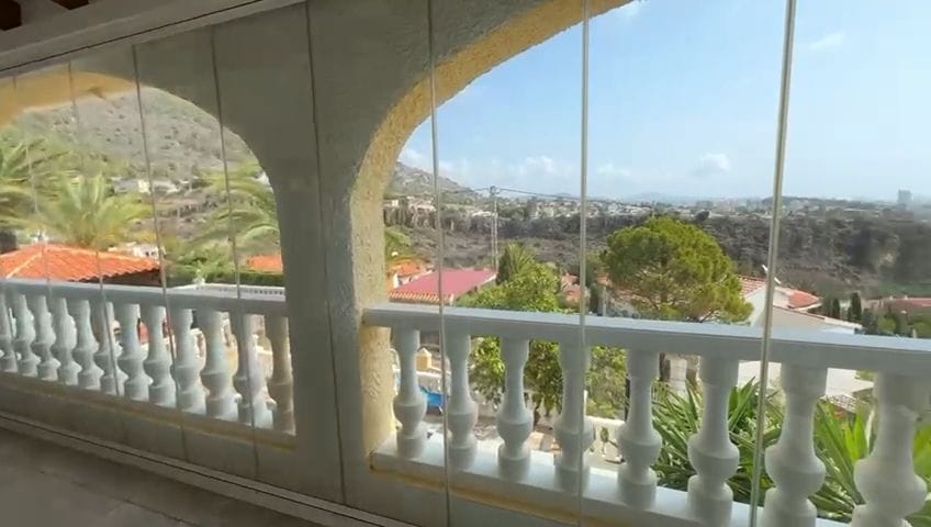 c398 - Preciosa villa en venta en Calpe con vistas al mar y 6 dormitorios