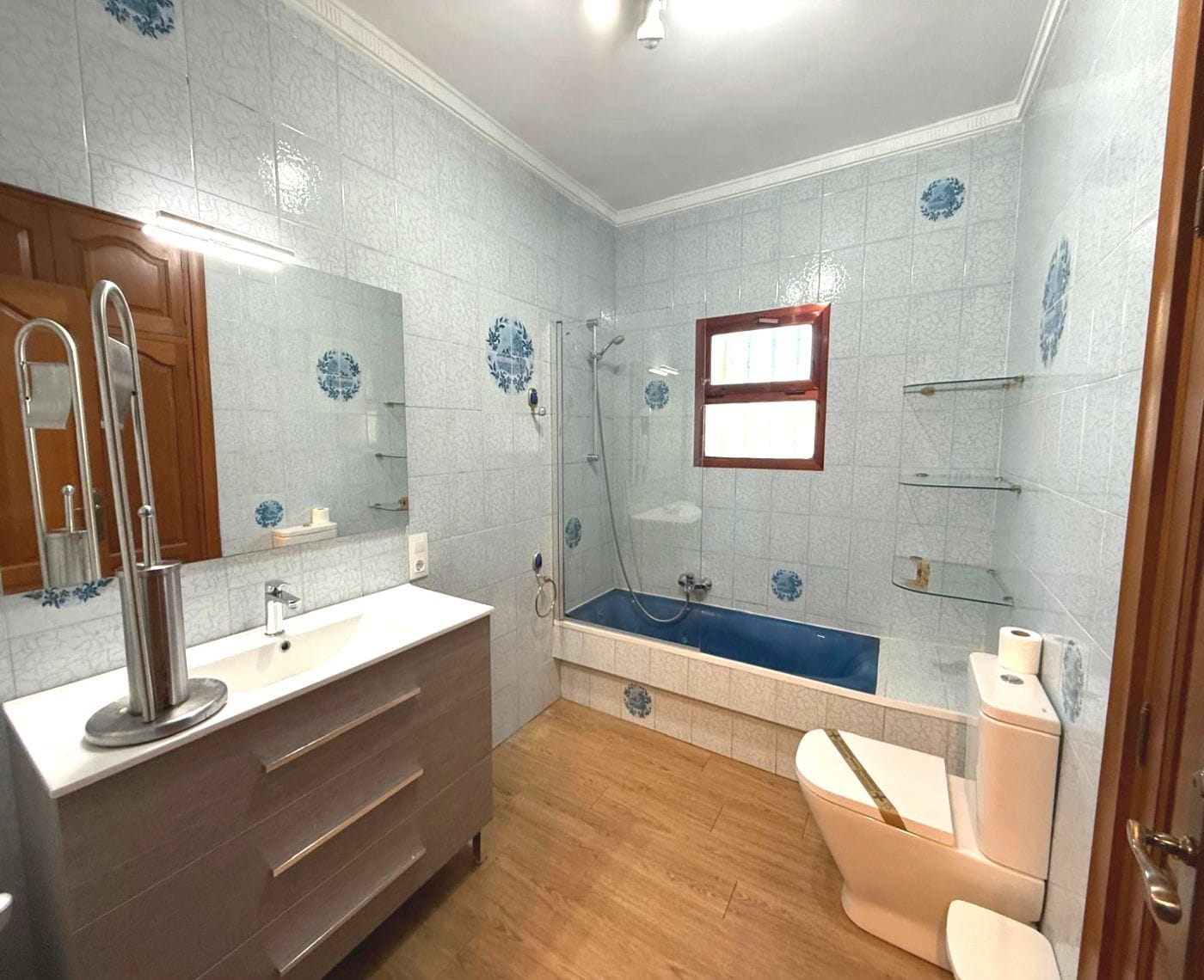 C417 - Magnífica villa con piscina y 11 habitaciones en una de las mejores zonas de Calpe