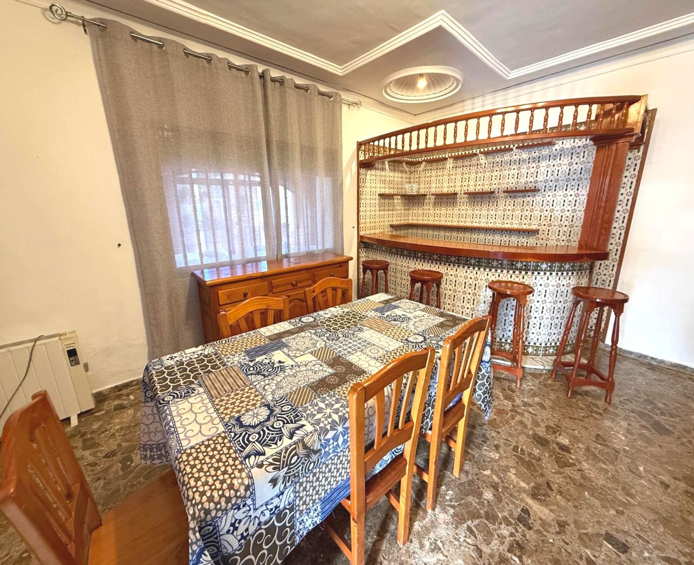C417 - Magnífica villa con piscina y 11 habitaciones en una de las mejores zonas de Calpe