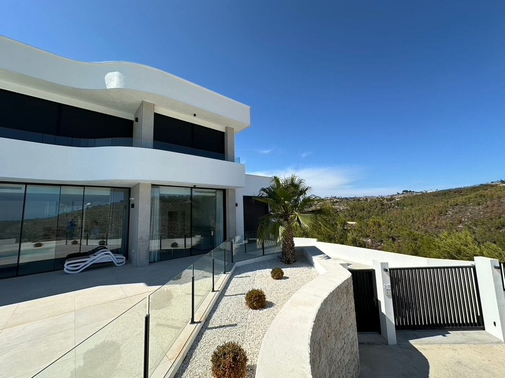 A347C - Preciosa villa de lujo y estilo moderno en Calpe