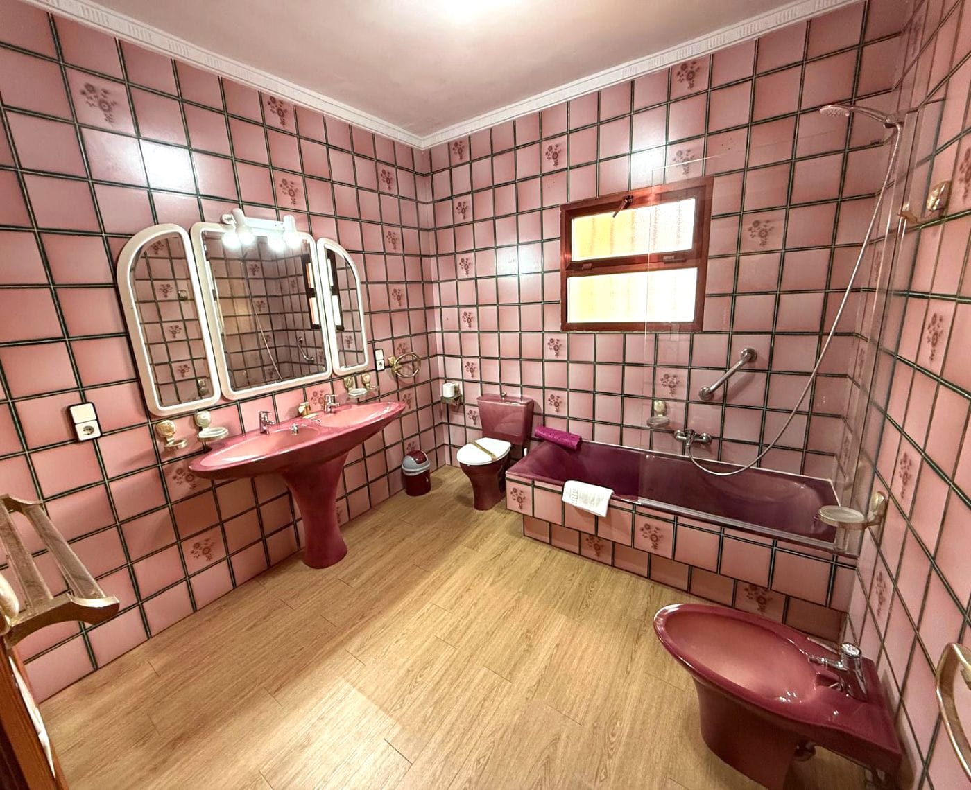 C417 - Magnífica villa con piscina y 11 habitaciones en una de las mejores zonas de Calpe