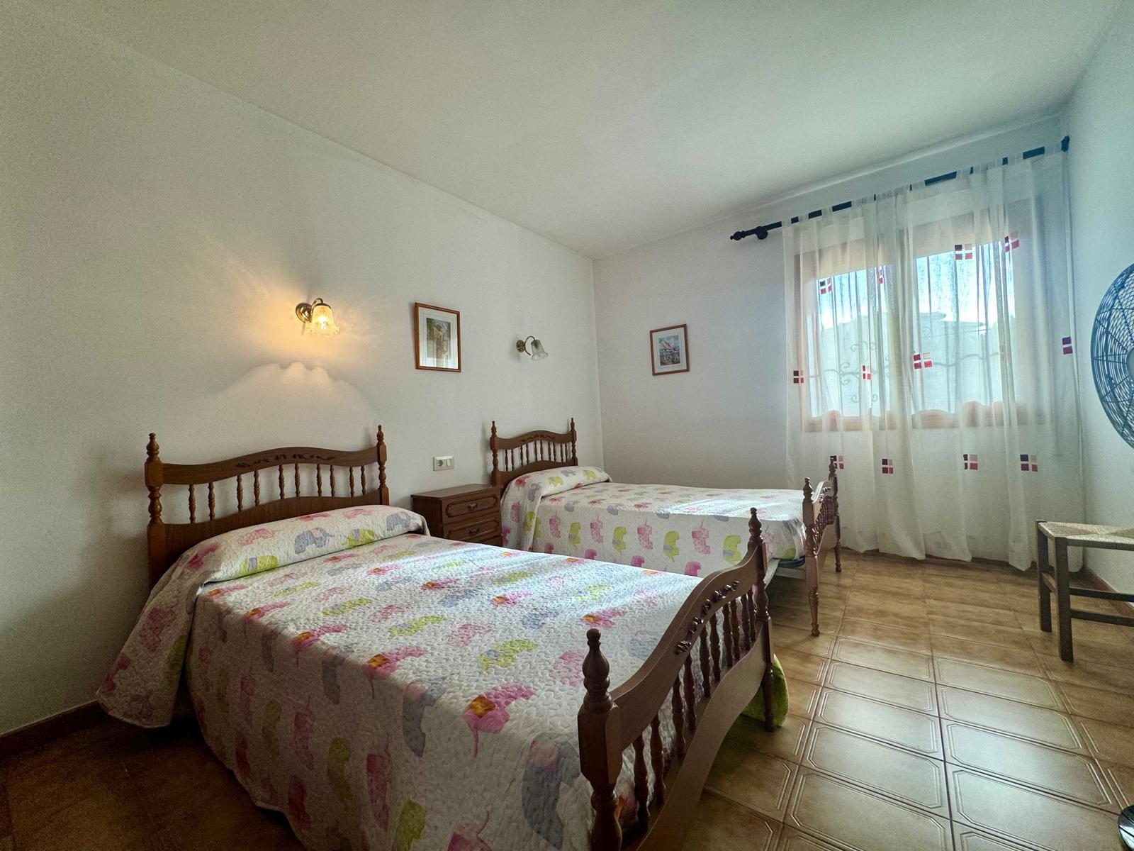 C372 - VILLA VISTA AL PEÑÓN SOBRE PUERTO BLANCO