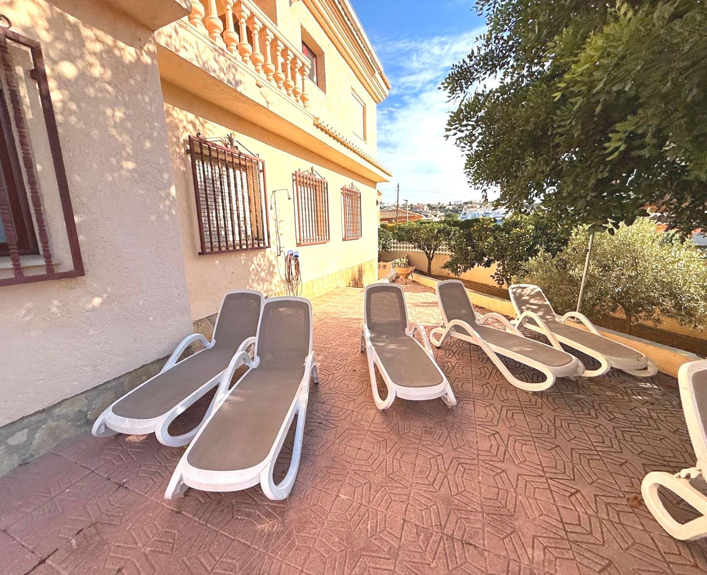 C417 - Magnífica villa con piscina y 11 habitaciones en una de las mejores zonas de Calpe