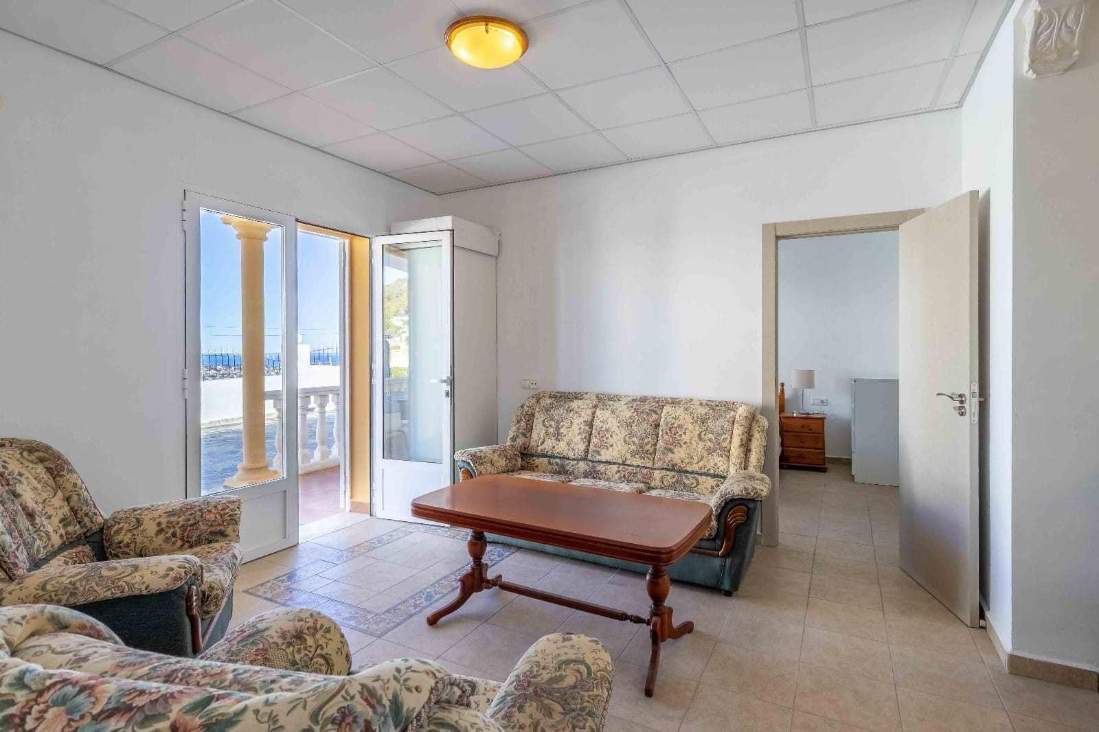 c416c - Chalet en venta con 4 dormitorios y jardín en excelente ubicación