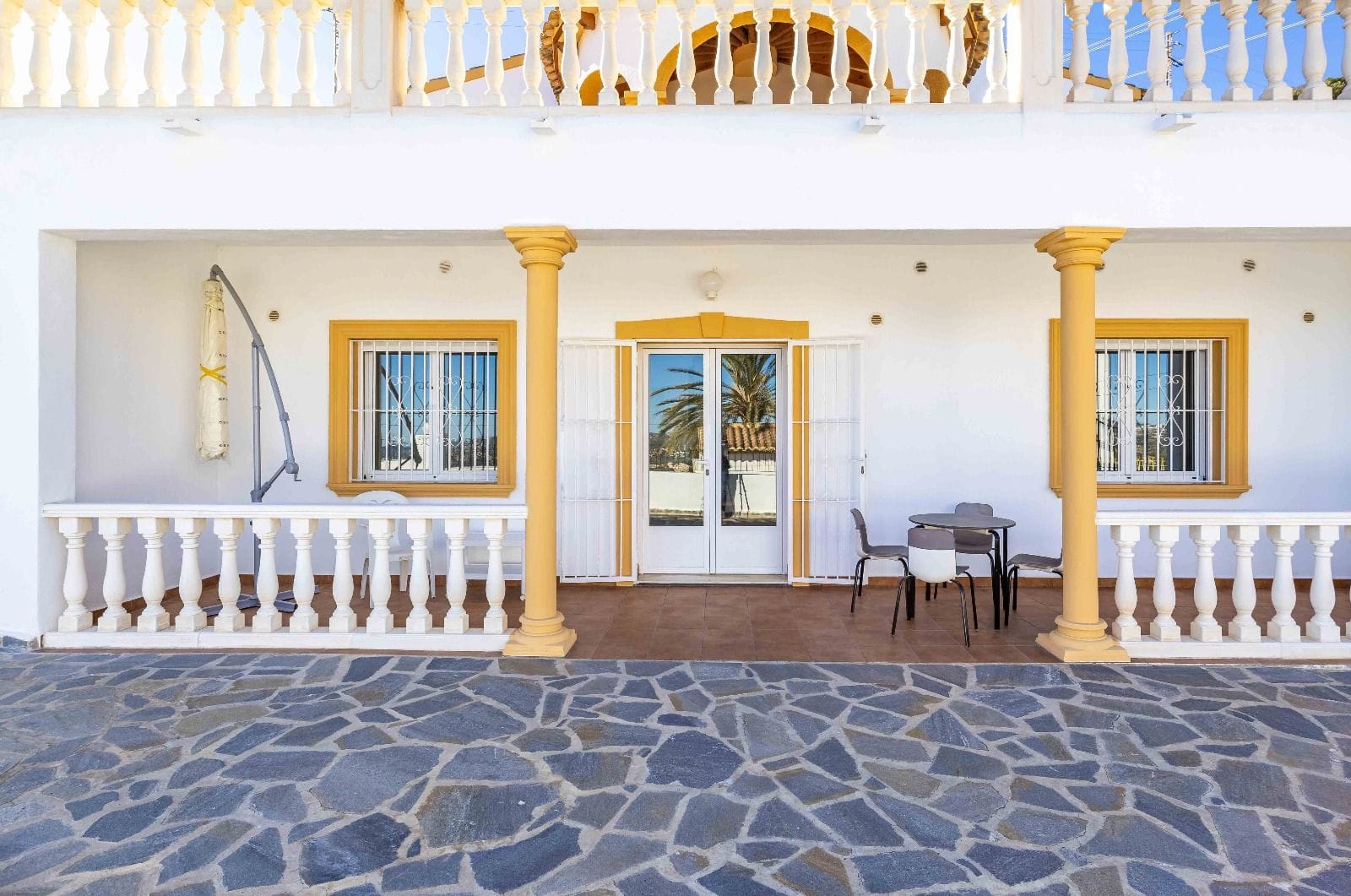 c416c - Chalet en venta con 4 dormitorios y jardín en excelente ubicación