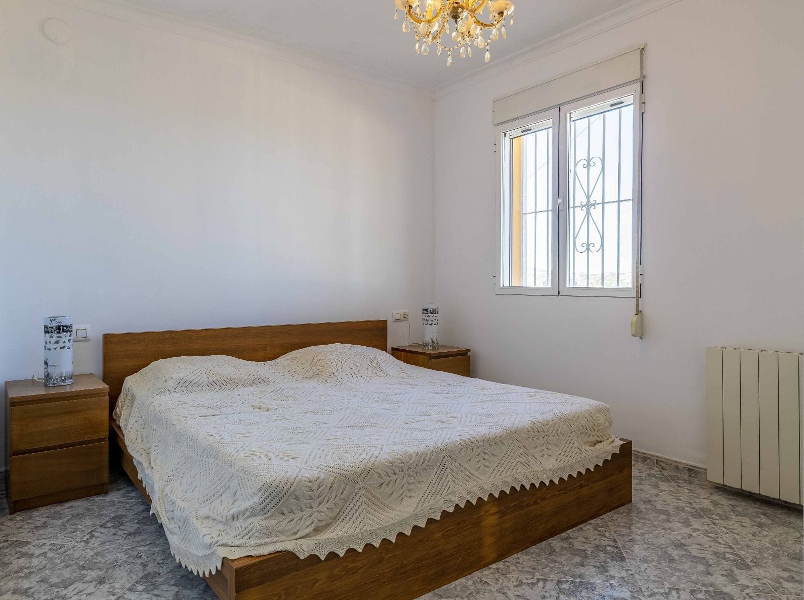 c416c - Chalet en venta con 4 dormitorios y jardín en excelente ubicación