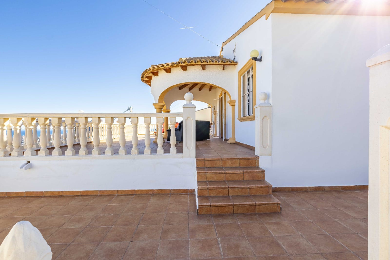 c416c - Chalet en venta con 4 dormitorios y jardín en excelente ubicación