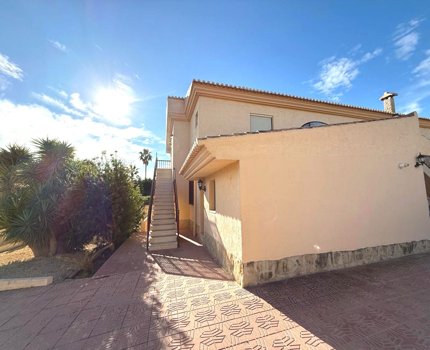C417 - Magnífica villa con piscina y 11 habitaciones en una de las mejores zonas de Calpe