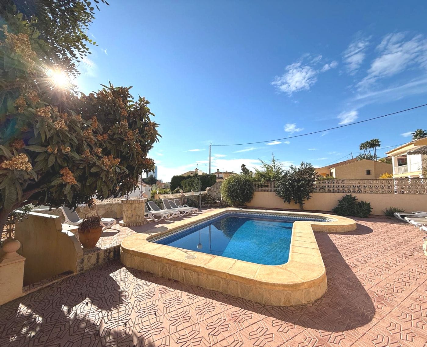 C417 - Magnífica villa con piscina y 11 habitaciones en una de las mejores zonas de Calpe