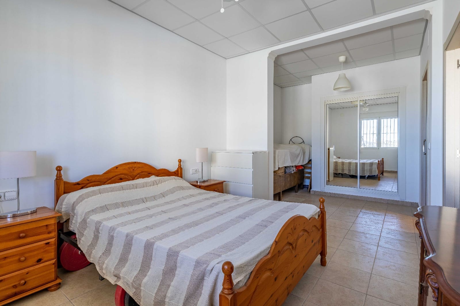 c416c - Chalet en venta con 4 dormitorios y jardín en excelente ubicación