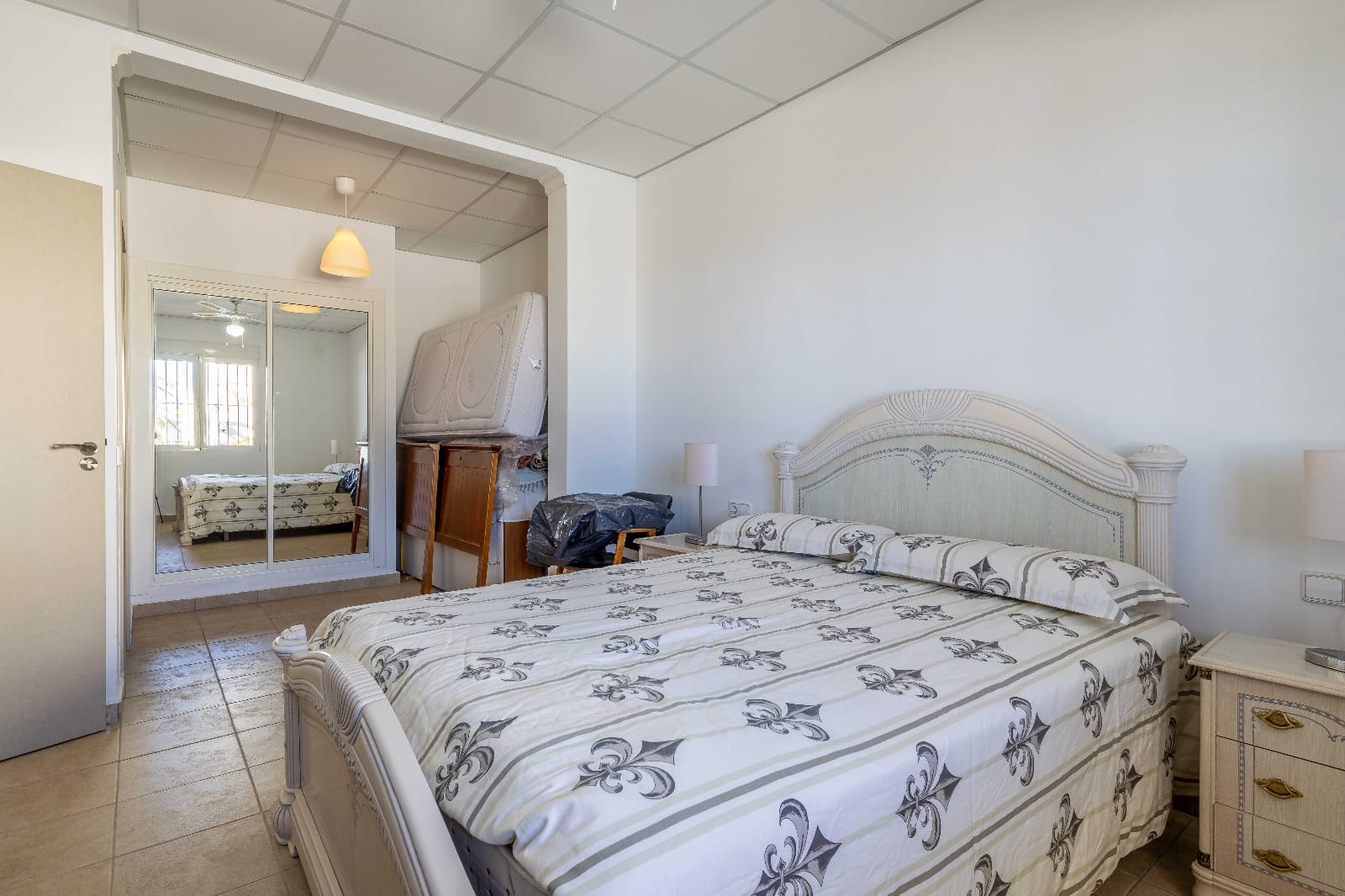 c416c - Chalet en venta con 4 dormitorios y jardín en excelente ubicación