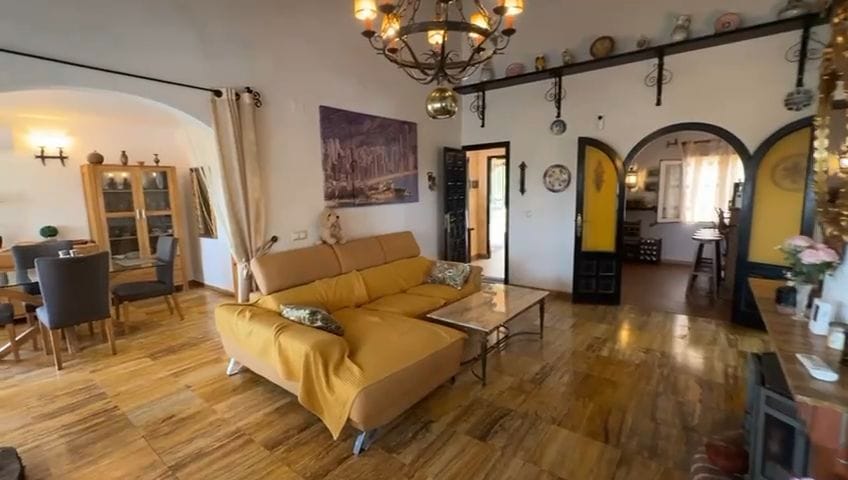c398 - Preciosa villa en venta en Calpe con vistas al mar y 6 dormitorios