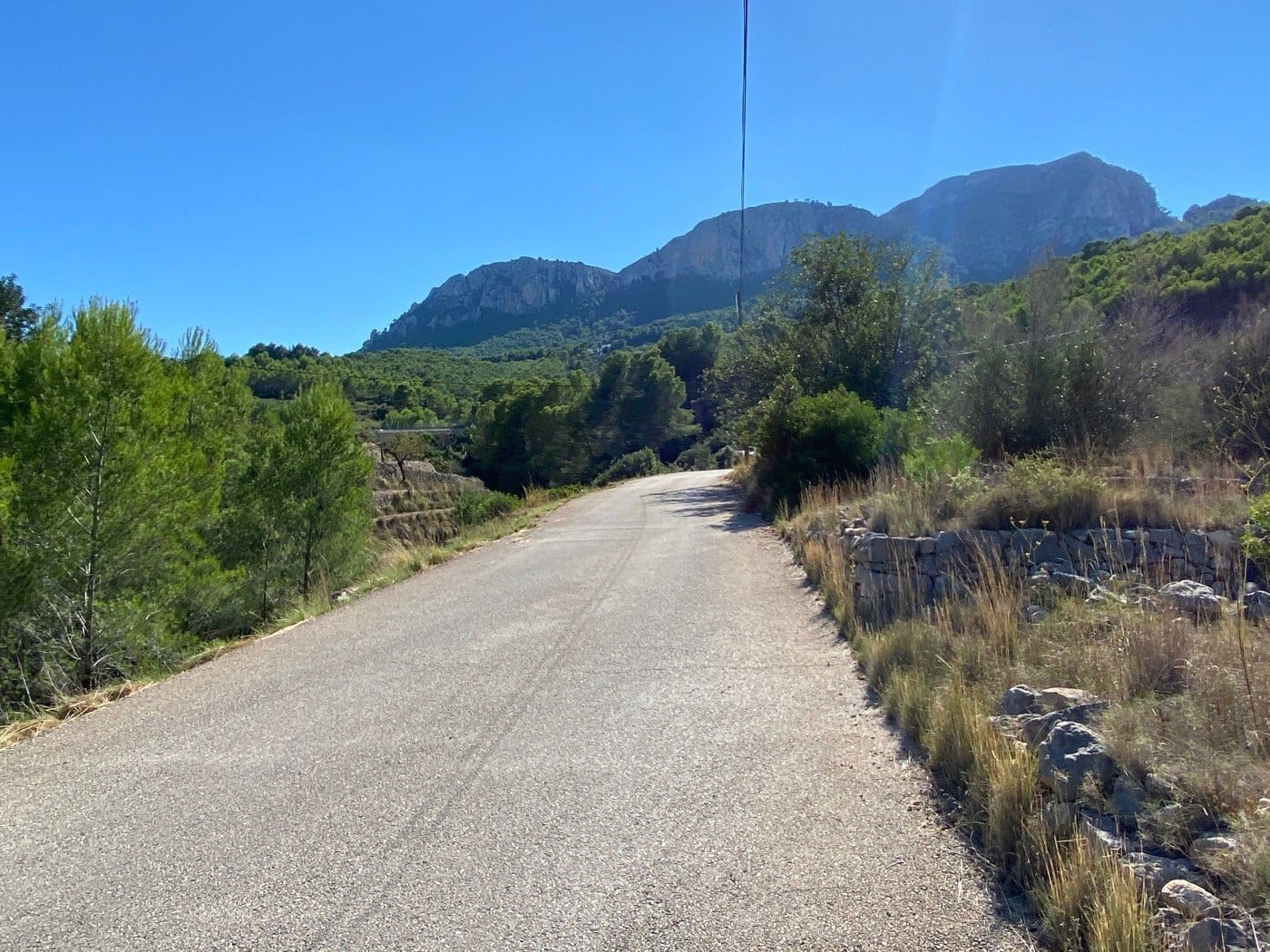 P104 - Rustikales Land gut gelegen, ziemlich flach, in ländlicher Gegend in der Nähe von Calpe.