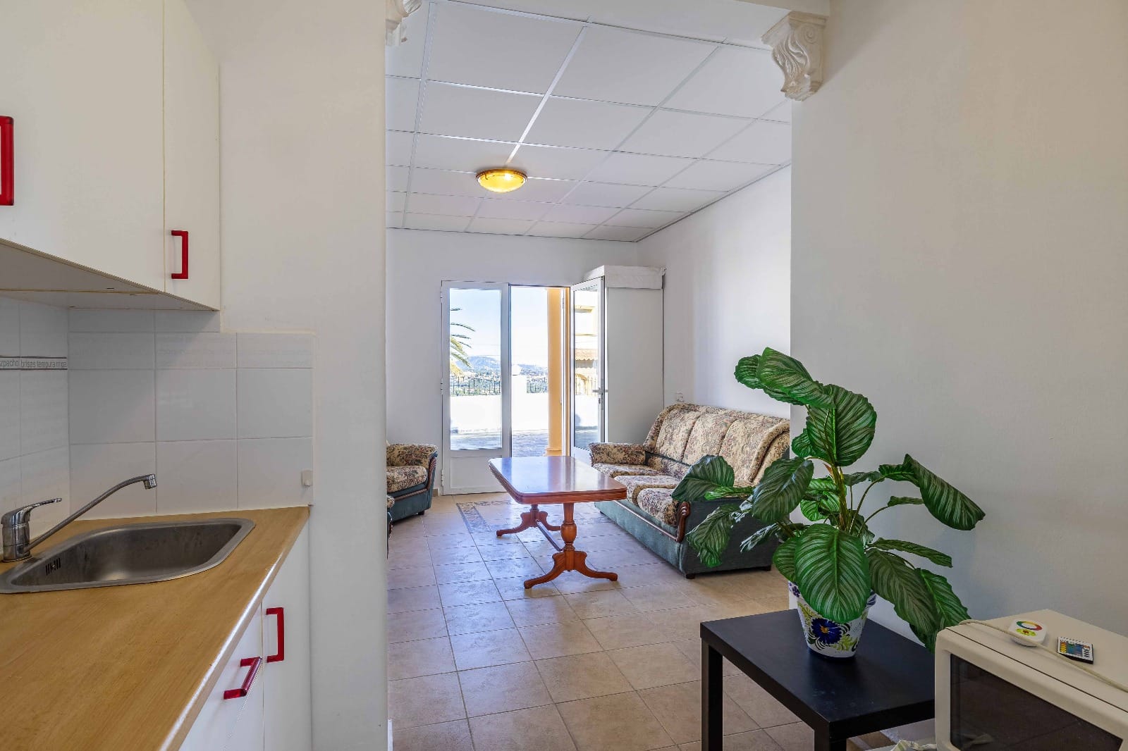 c416c - Chalet en venta con 4 dormitorios y jardín en excelente ubicación