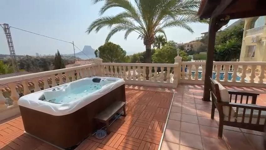 c398 - Preciosa villa en venta en Calpe con vistas al mar y 6 dormitorios