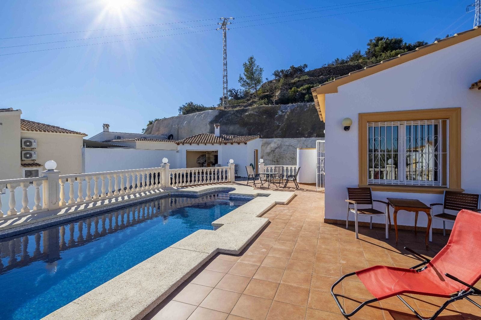 c416c - Chalet en venta con 4 dormitorios y jardín en excelente ubicación