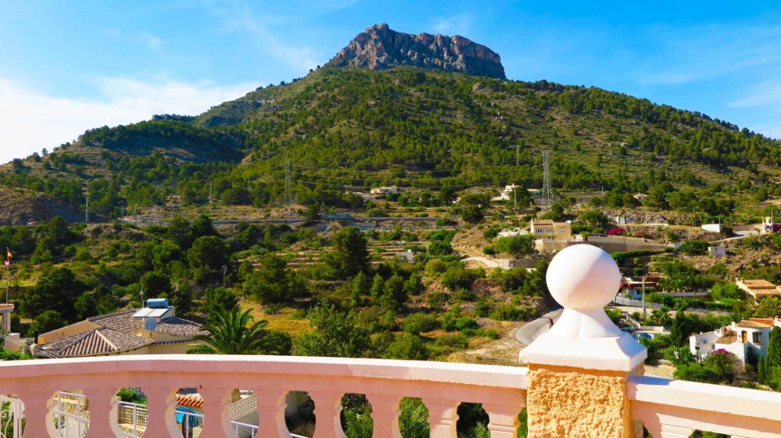 C397 - Villa de 3 dormitorios con vistas al mar y a las montañas