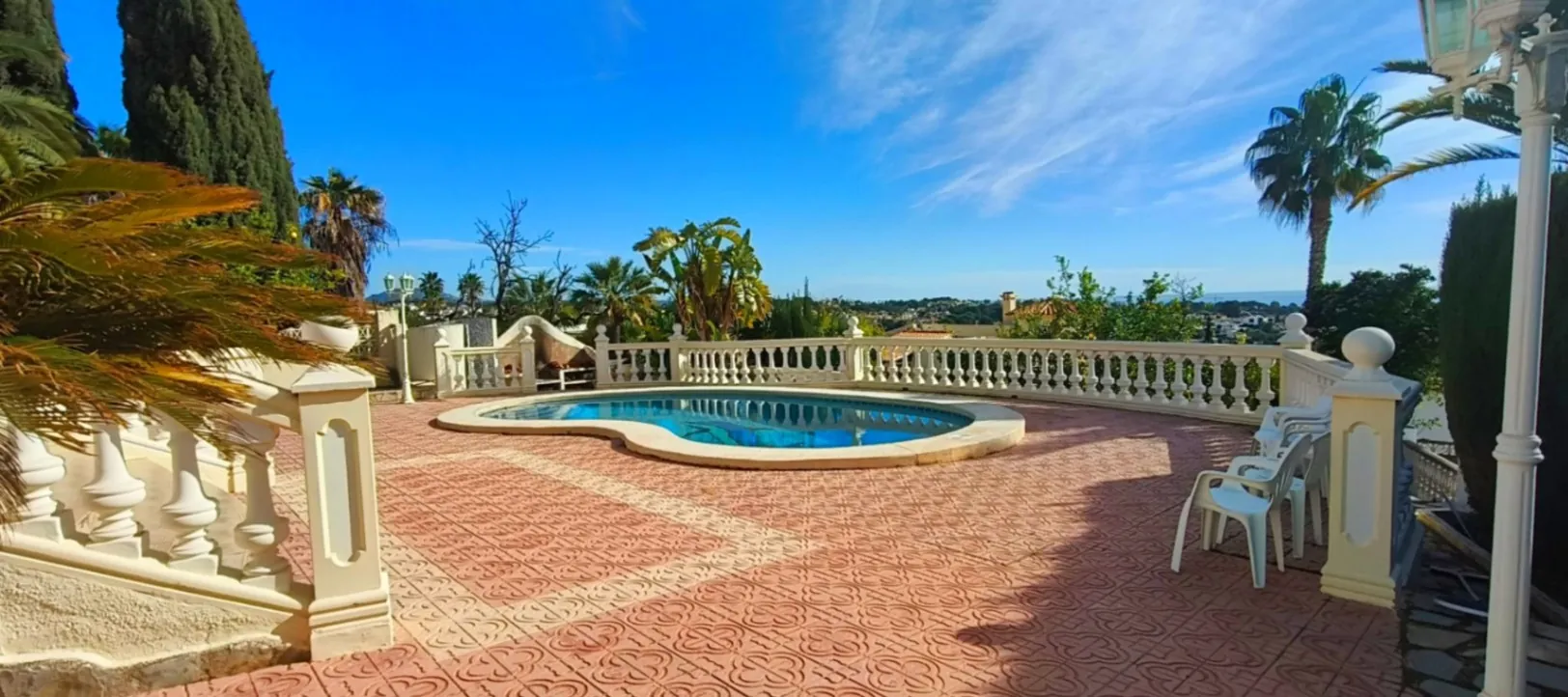 C420 - Impresionante villa con piscina y vistas espectaculares al Peñón